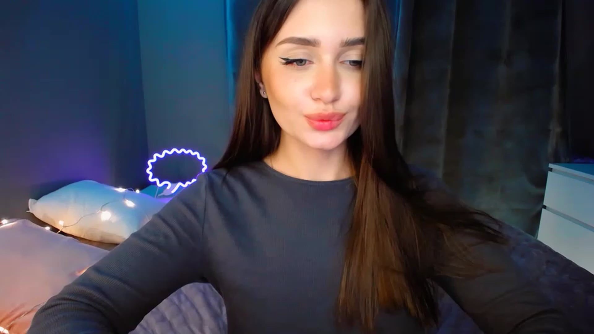 Gallery image thumbnail from DollGlamourr's myfreecams stream on, 12/03/2022, 15:54 image 6 of 20