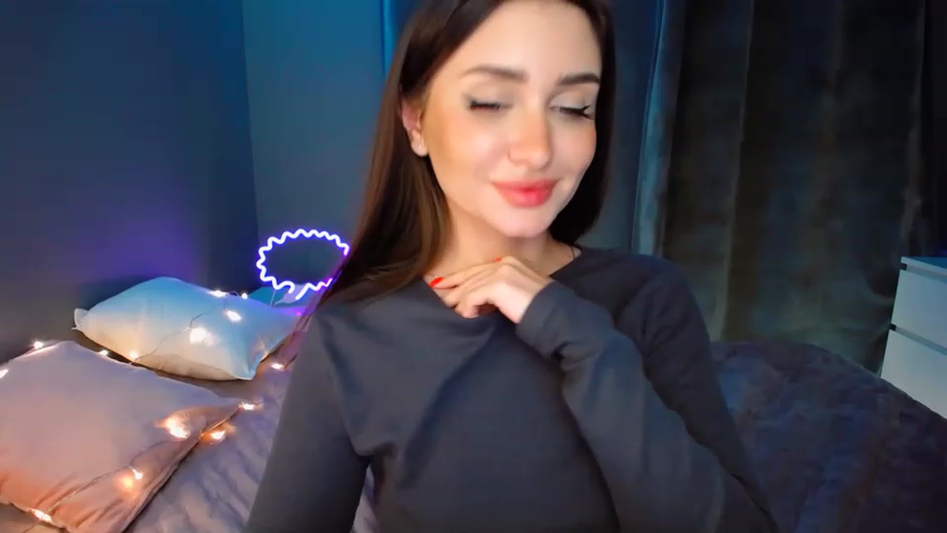Gallery image thumbnail from DollGlamourr's myfreecams stream on, 12/03/2022, 15:54 image 16 of 20