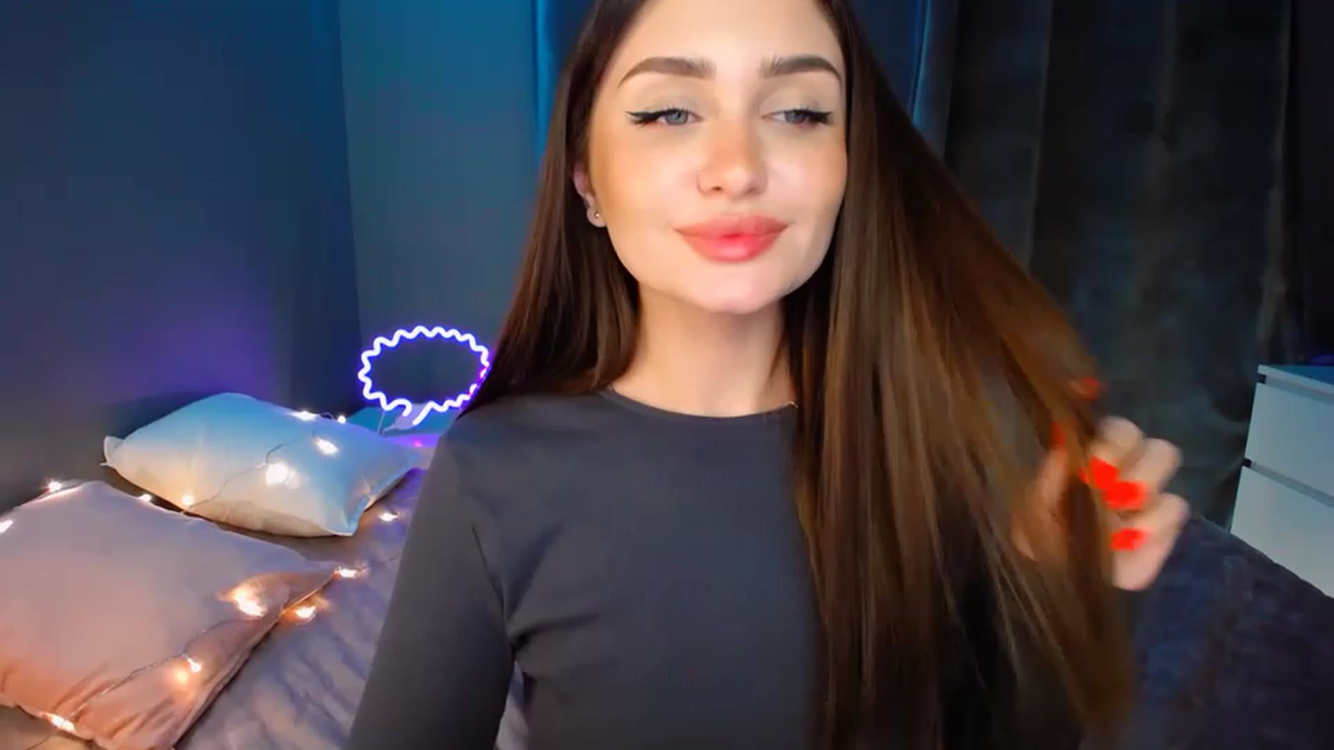 Gallery image thumbnail from DollGlamourr's myfreecams stream on, 12/03/2022, 15:54 image 14 of 20