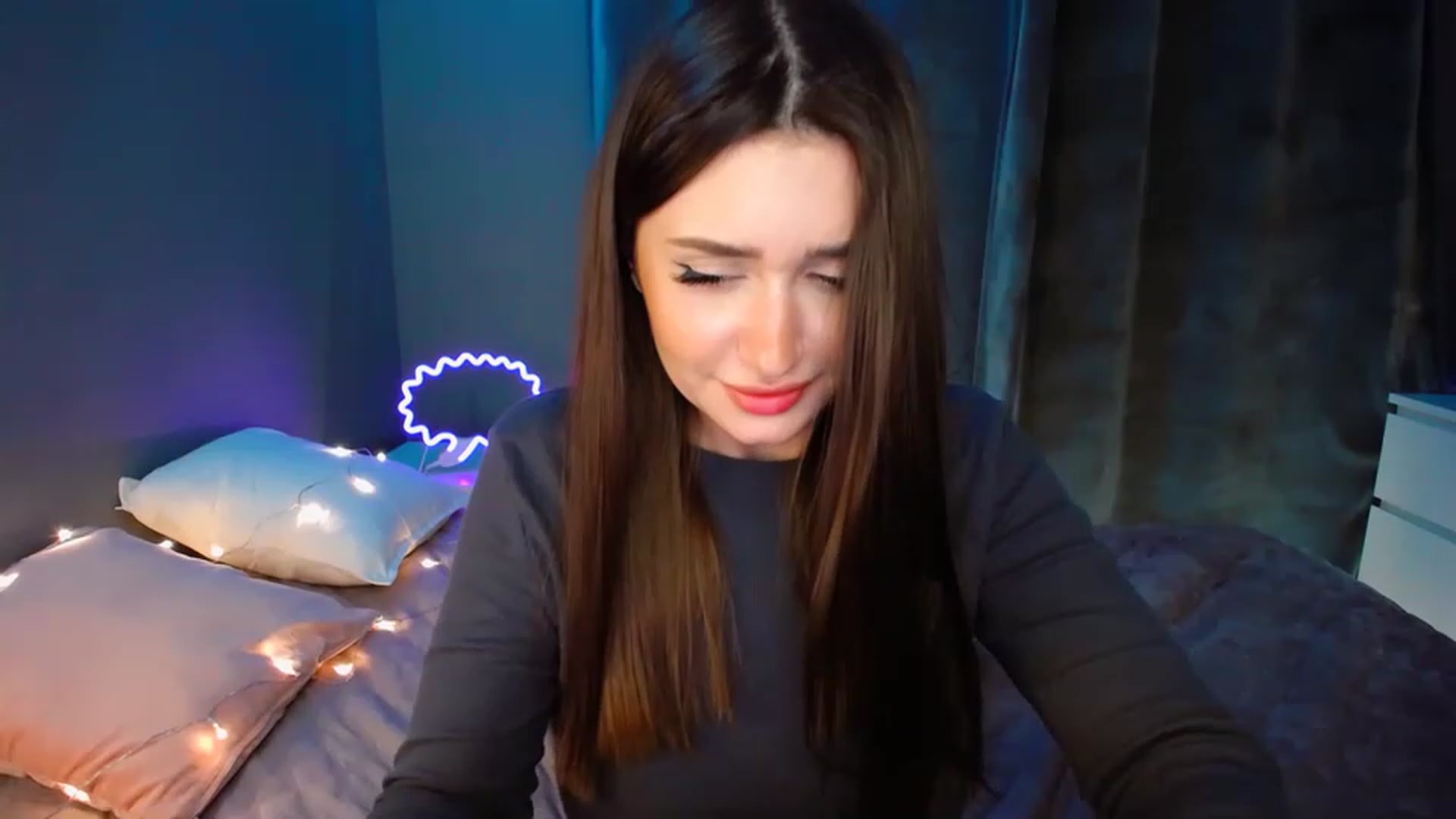 Gallery image thumbnail from DollGlamourr's myfreecams stream on, 12/03/2022, 16:21 image 12 of 20