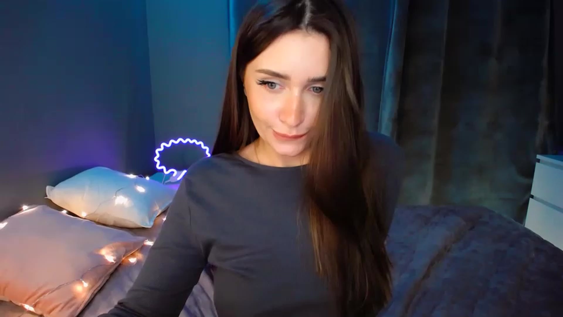 Gallery image thumbnail from DollGlamourr's myfreecams stream on, 12/03/2022, 16:21 image 16 of 20
