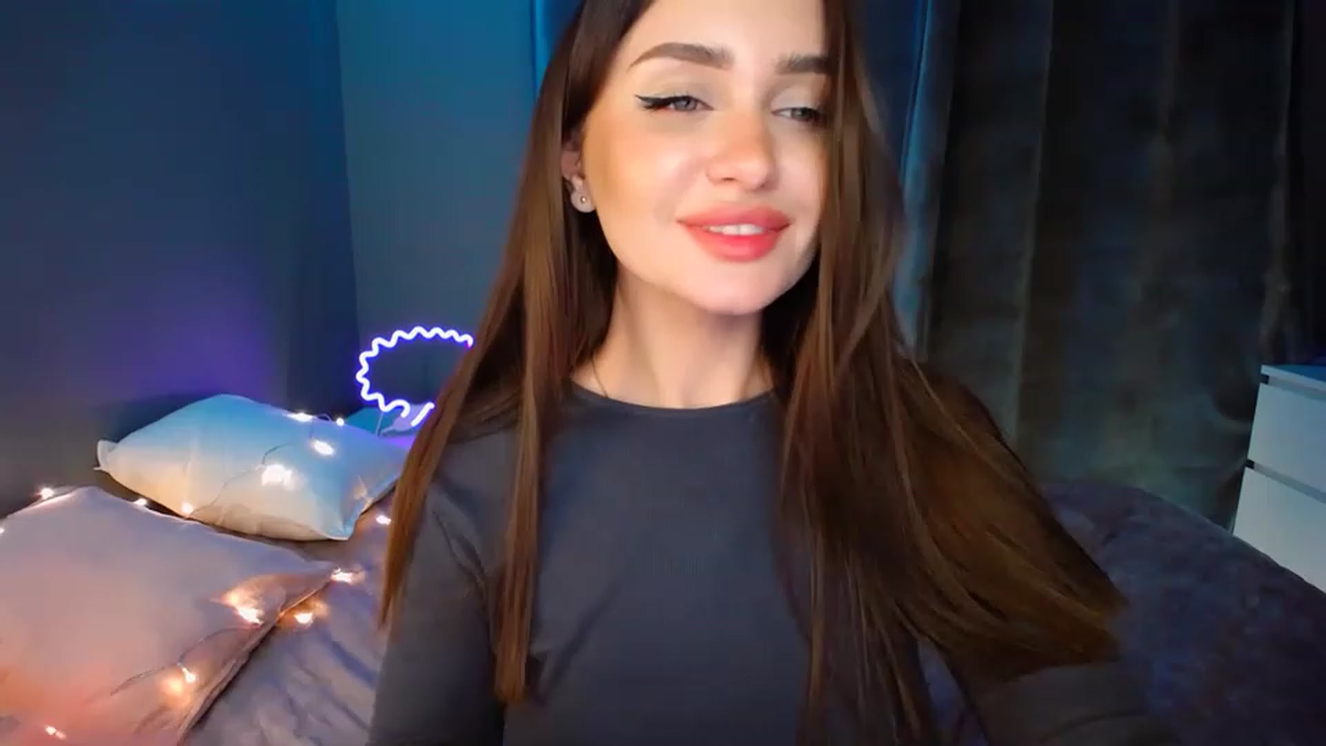 Gallery image thumbnail from DollGlamourr's myfreecams stream on, 12/03/2022, 16:21 image 5 of 20
