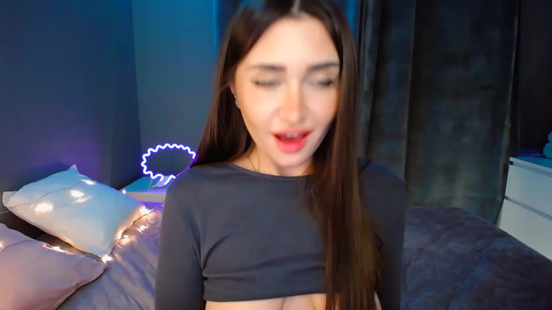 Gallery image thumbnail from DollGlamourr's myfreecams stream on, 12/04/2022, 16:31 image 6 of 20