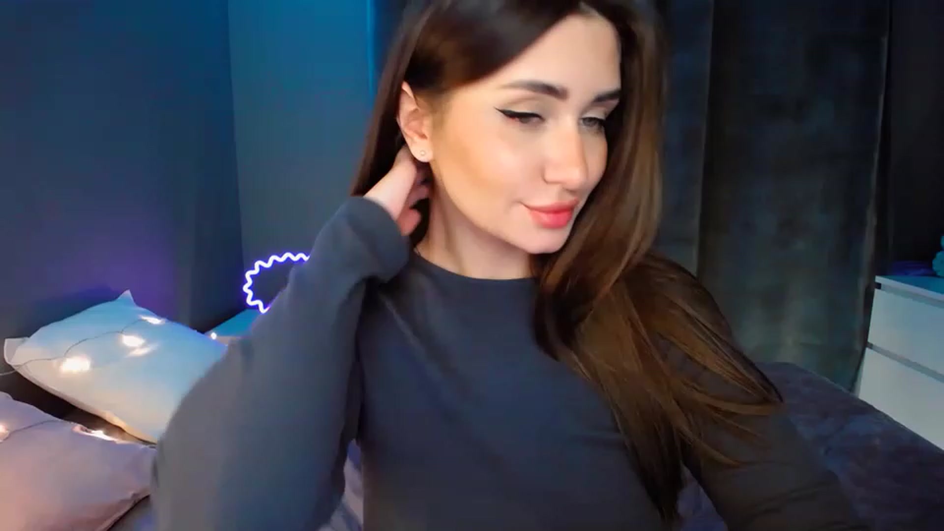 Gallery image thumbnail from DollGlamourr's myfreecams stream on, 12/04/2022, 16:31 image 18 of 20