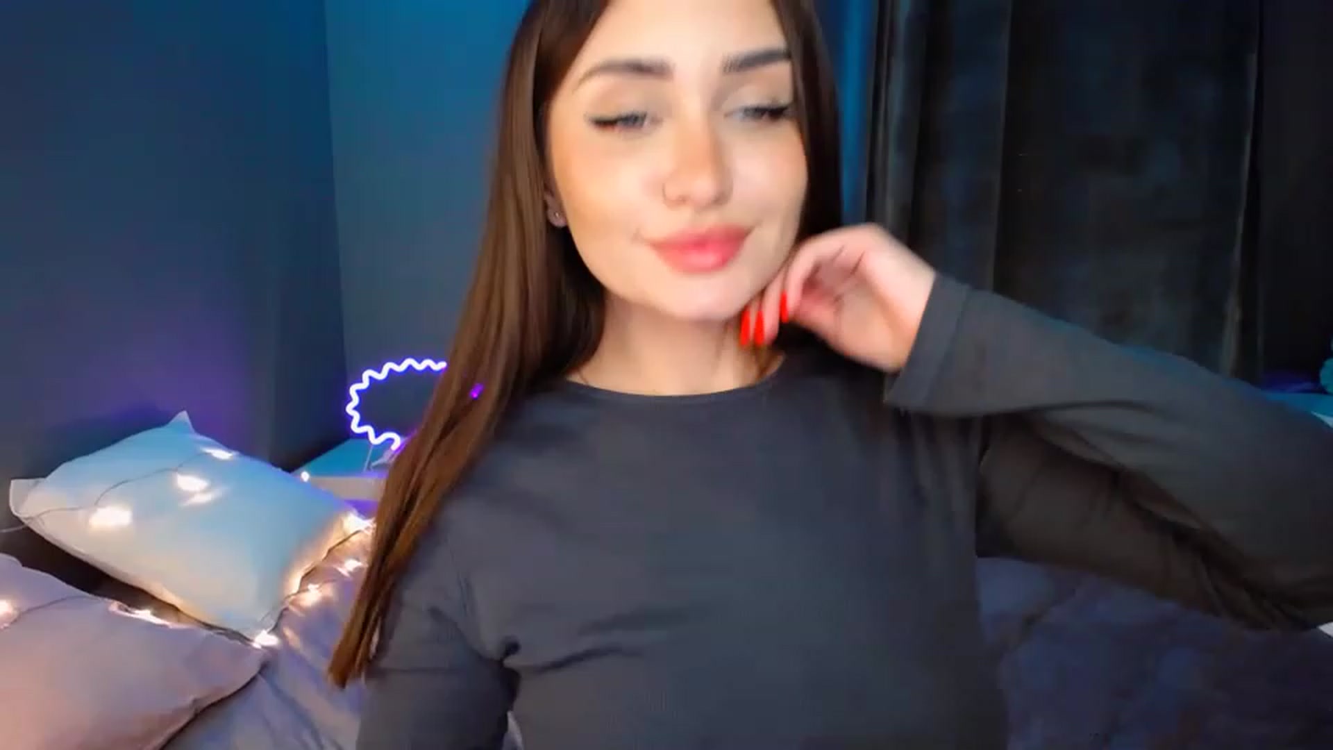 Gallery image thumbnail from DollGlamourr's myfreecams stream on, 12/04/2022, 16:31 image 17 of 20