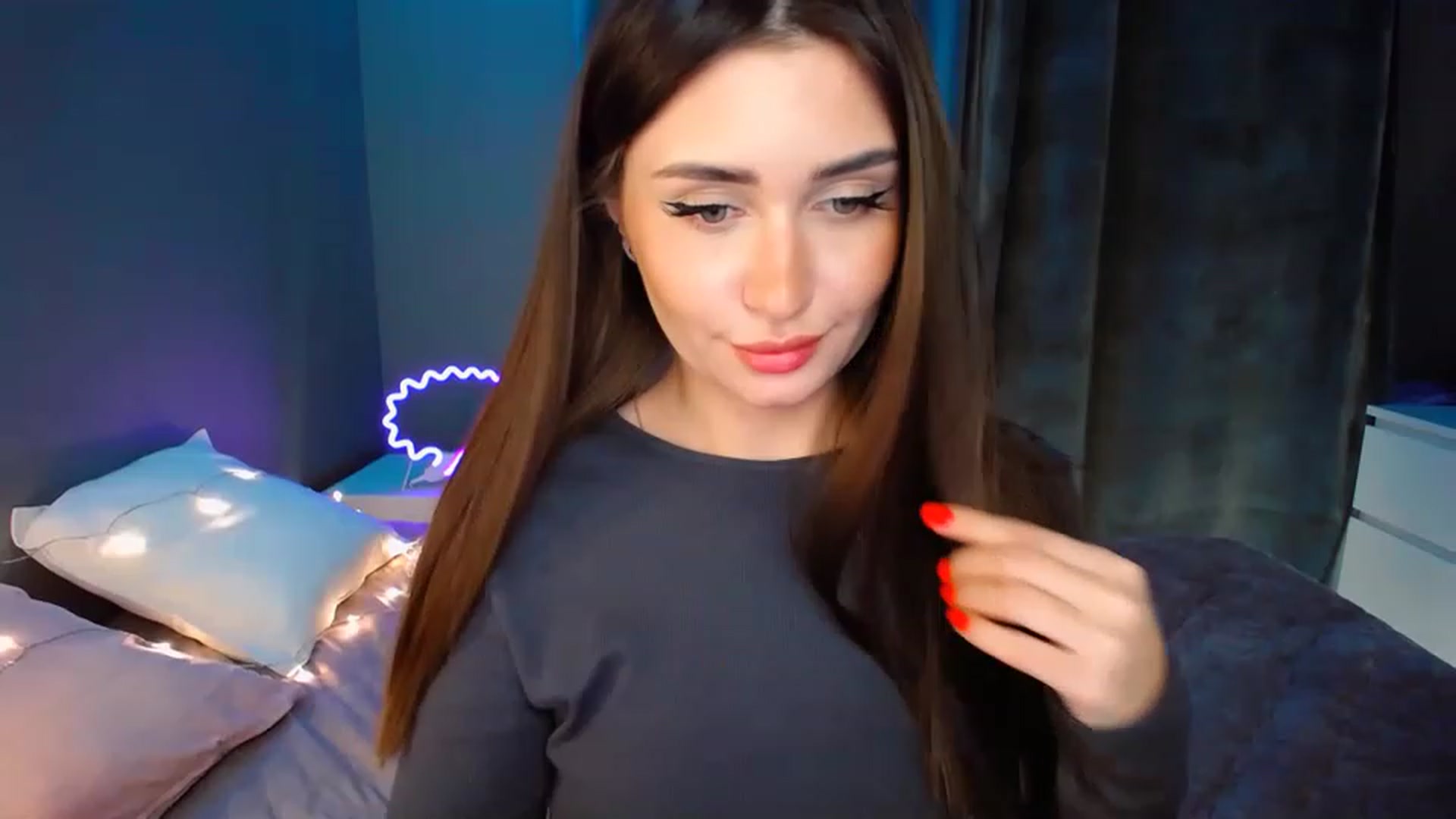 Gallery image thumbnail from DollGlamourr's myfreecams stream on, 12/04/2022, 17:20 image 6 of 20