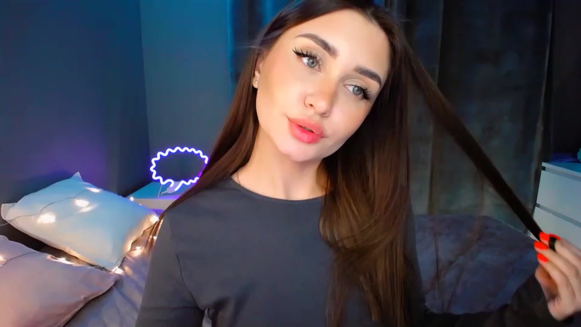 Gallery image thumbnail from DollGlamourr's myfreecams stream on, 12/04/2022, 17:20 image 9 of 20