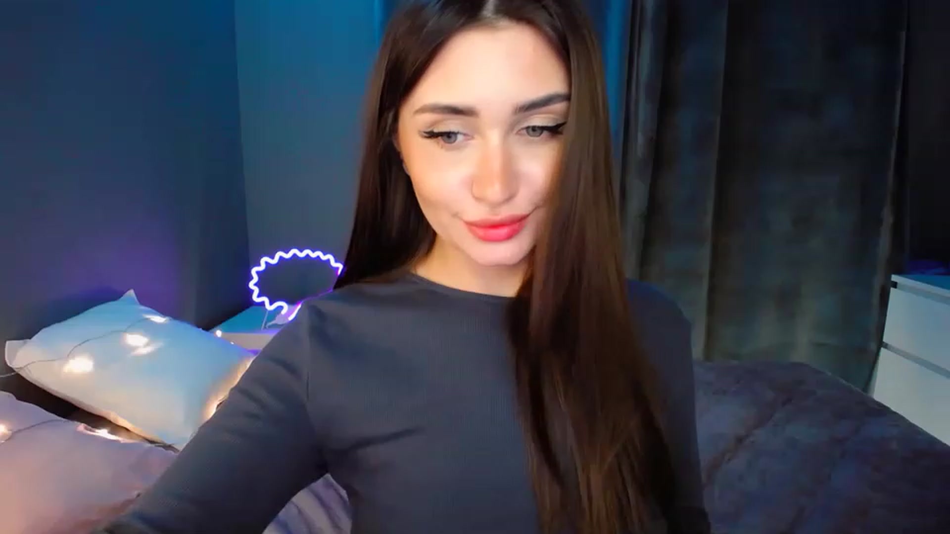 Gallery image thumbnail from DollGlamourr's myfreecams stream on, 12/04/2022, 17:20 image 2 of 20