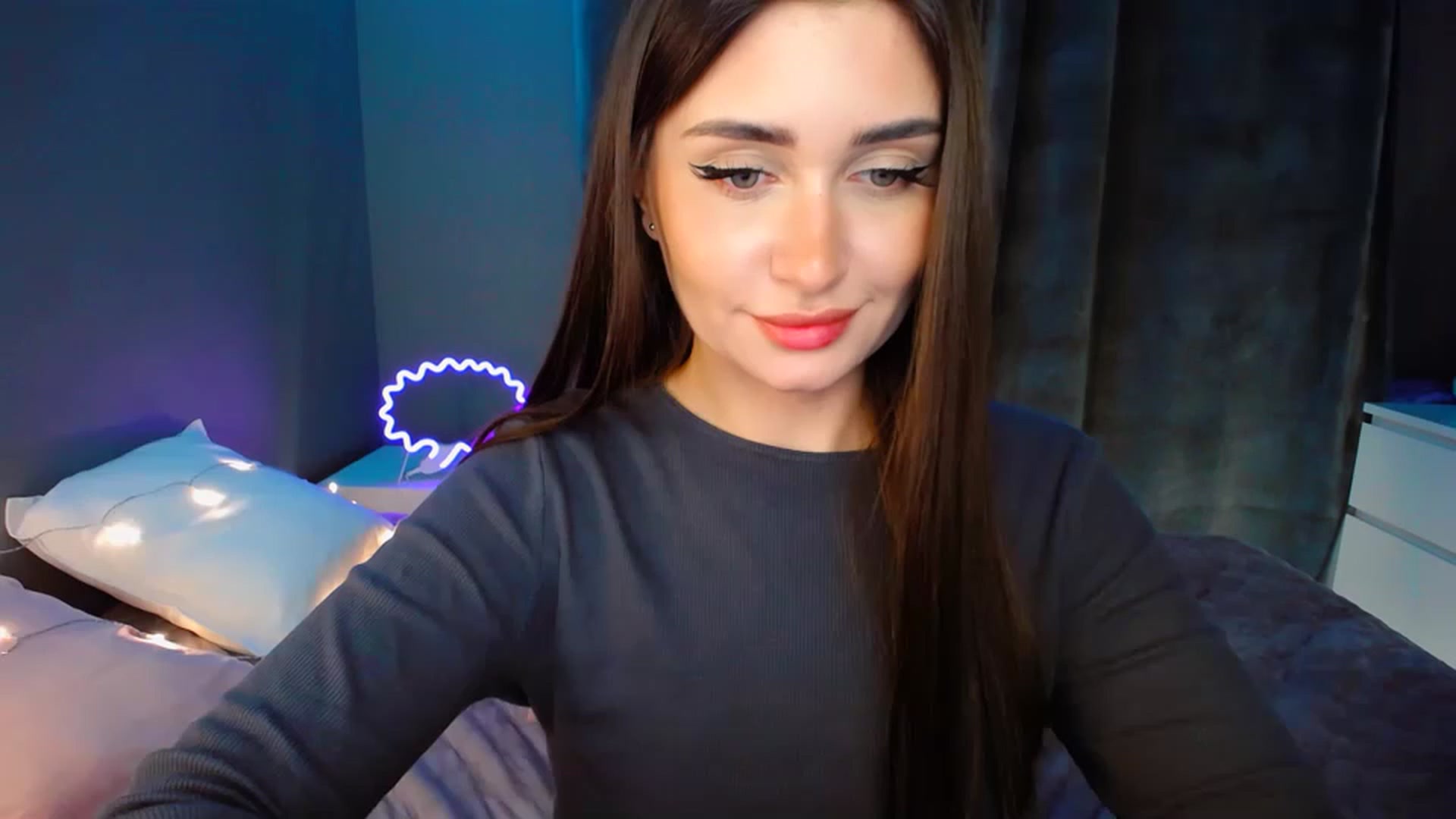Gallery image thumbnail from DollGlamourr's myfreecams stream on, 12/04/2022, 17:20 image 3 of 20