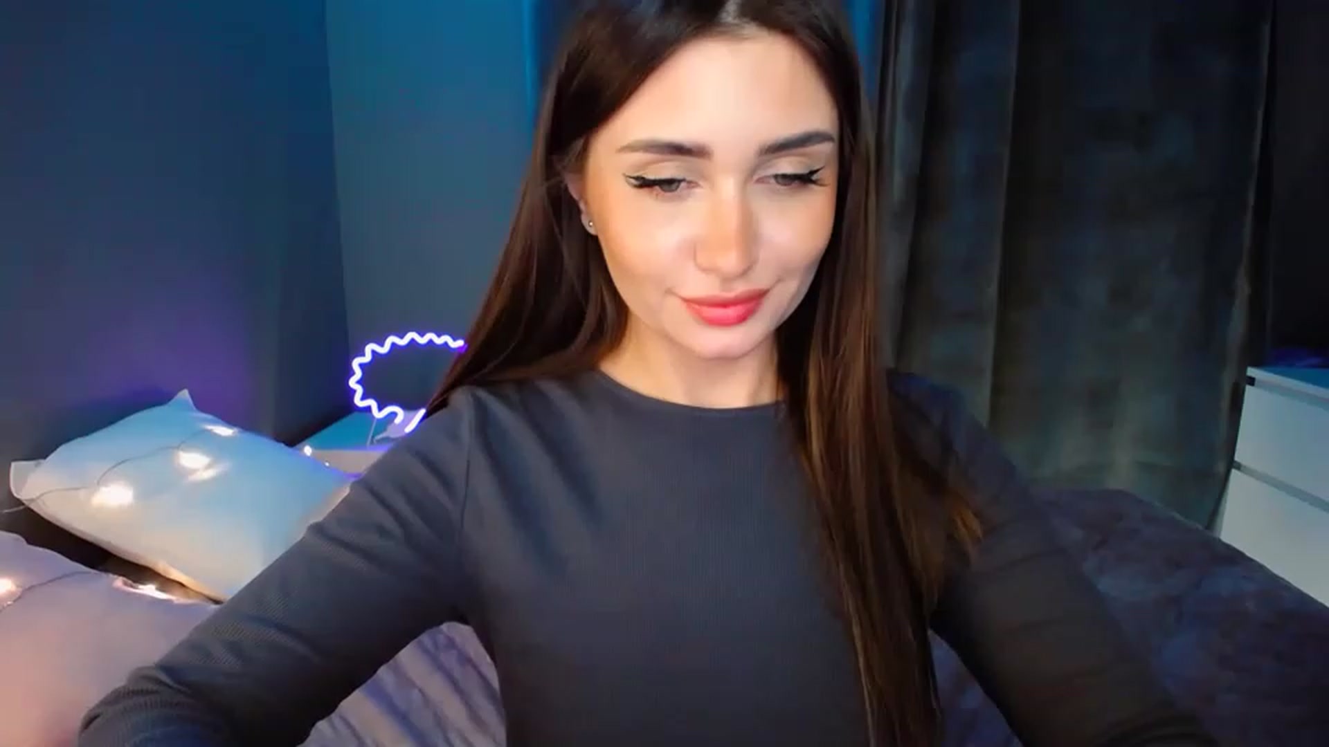 Gallery image thumbnail from DollGlamourr's myfreecams stream on, 12/04/2022, 17:20 image 7 of 20