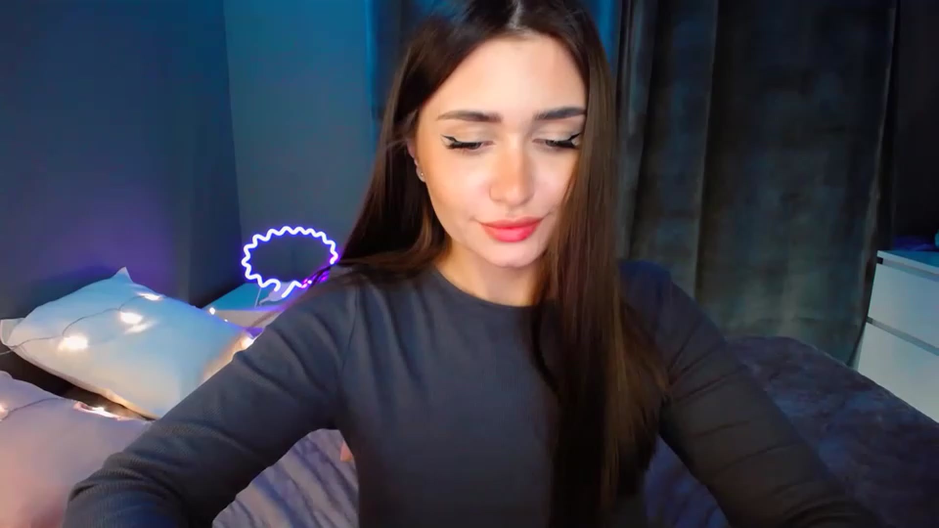 Gallery image thumbnail from DollGlamourr's myfreecams stream on, 12/04/2022, 17:20 image 10 of 20