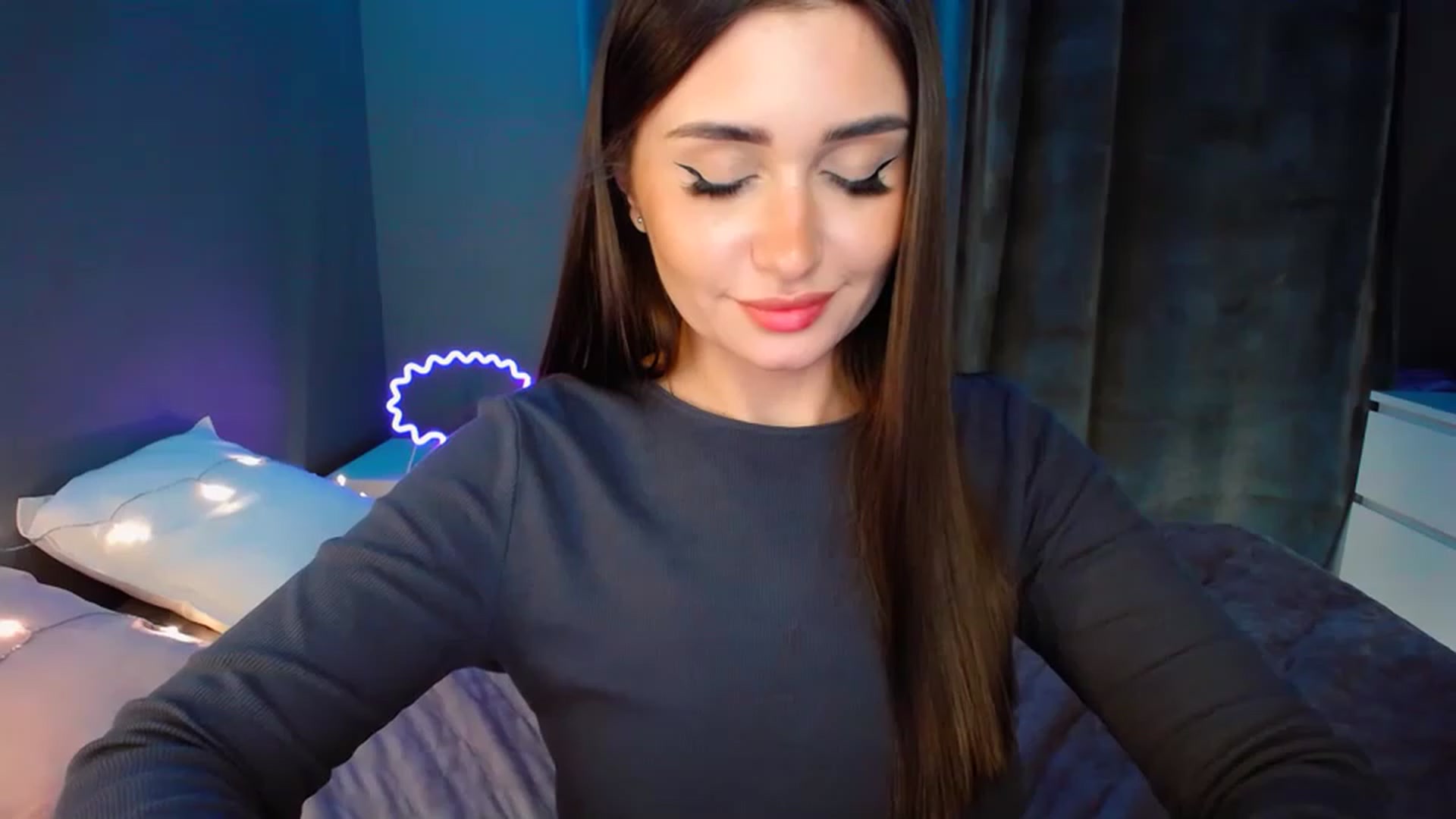 Gallery image thumbnail from DollGlamourr's myfreecams stream on, 12/04/2022, 18:23 image 18 of 20