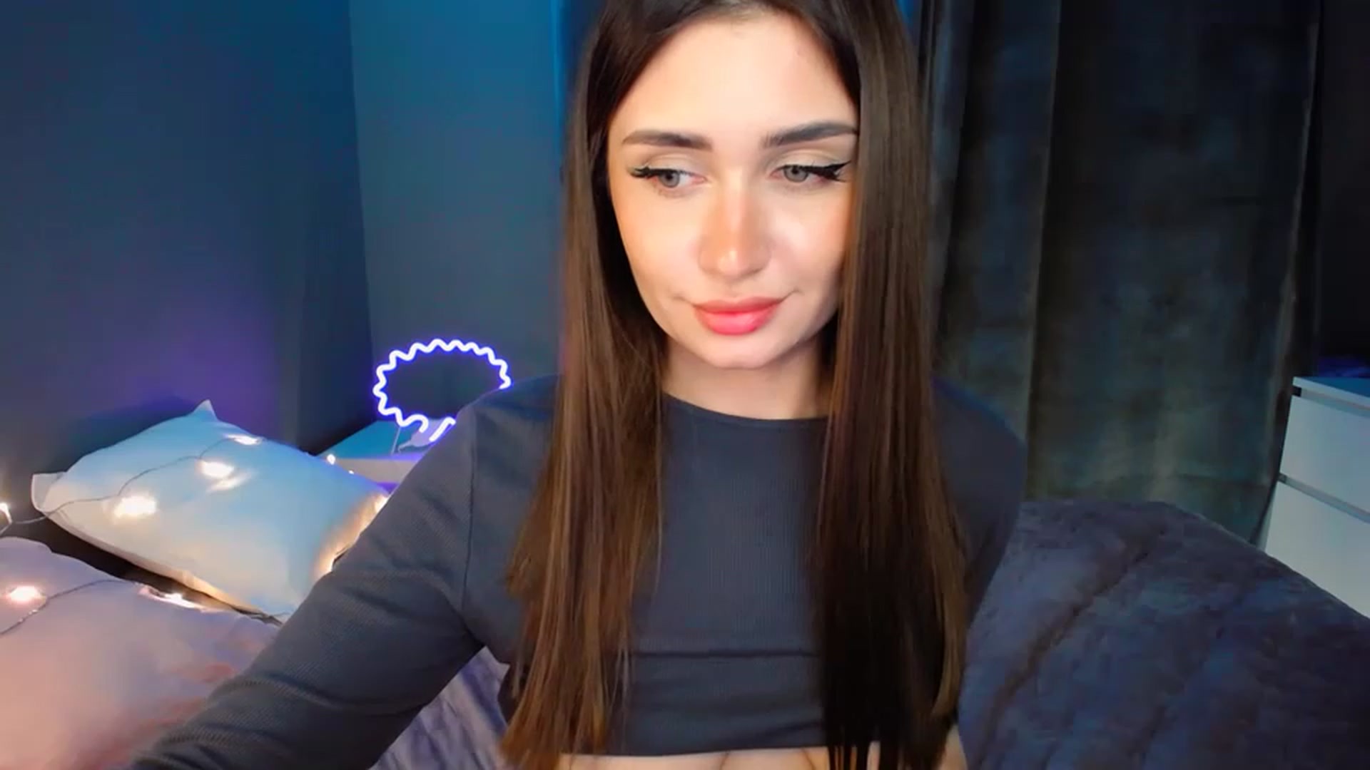 Gallery image thumbnail from DollGlamourr's myfreecams stream on, 12/04/2022, 18:23 image 12 of 20