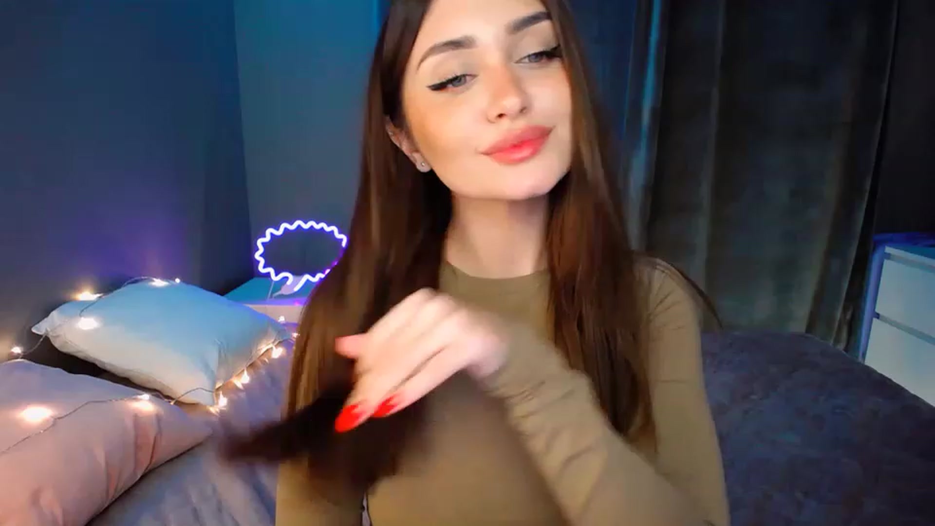 Gallery image thumbnail from DollGlamourr's myfreecams stream on, 12/05/2022, 19:32 image 13 of 20