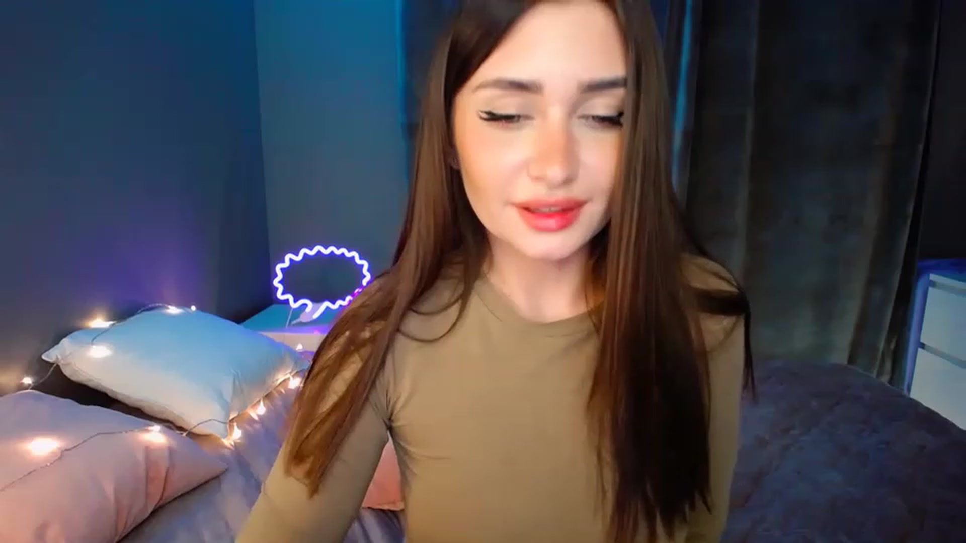 Gallery image thumbnail from DollGlamourr's myfreecams stream on, 12/05/2022, 19:32 image 4 of 20