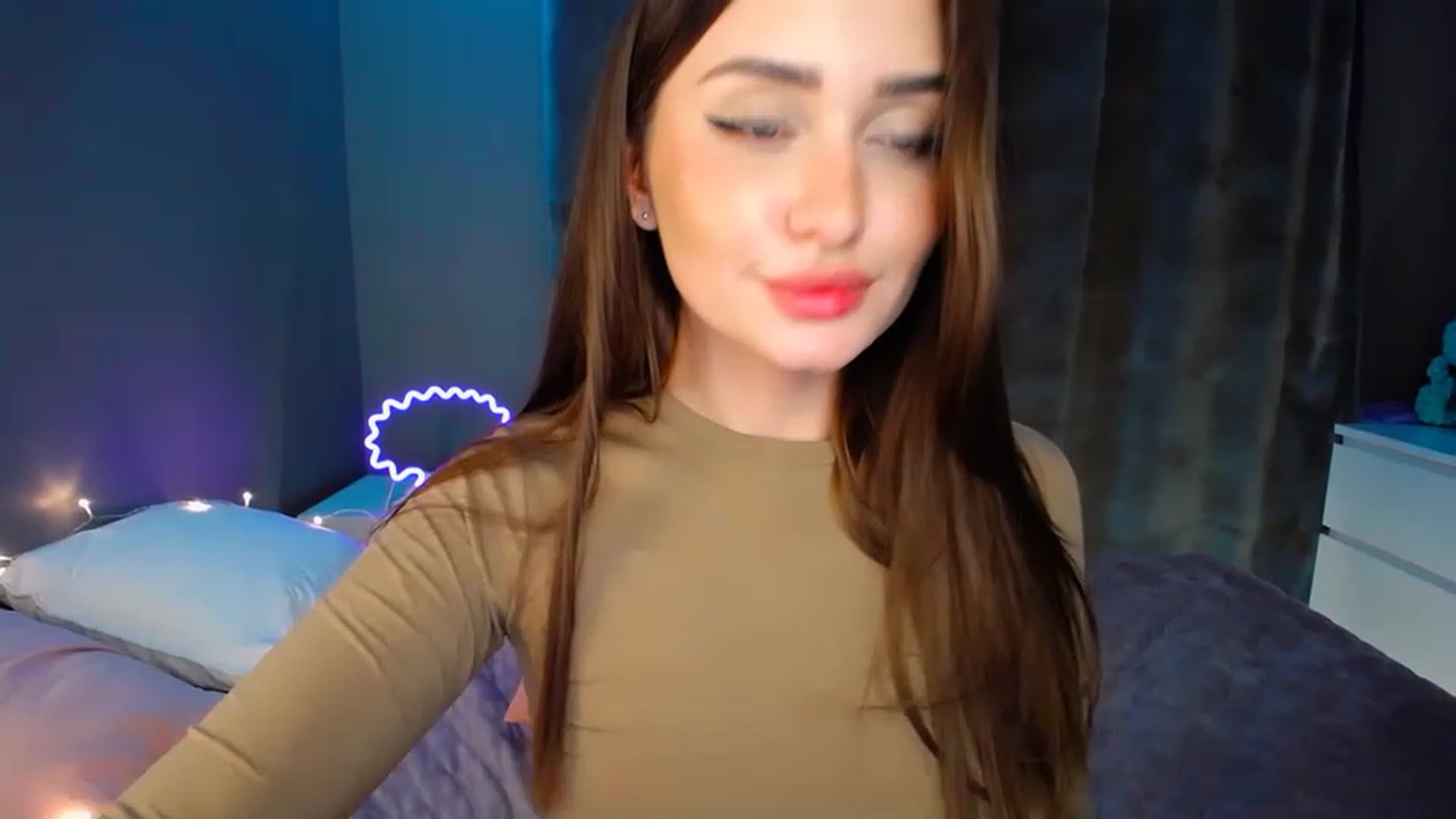 Gallery image thumbnail from DollGlamourr's myfreecams stream on, 12/06/2022, 18:34 image 10 of 20