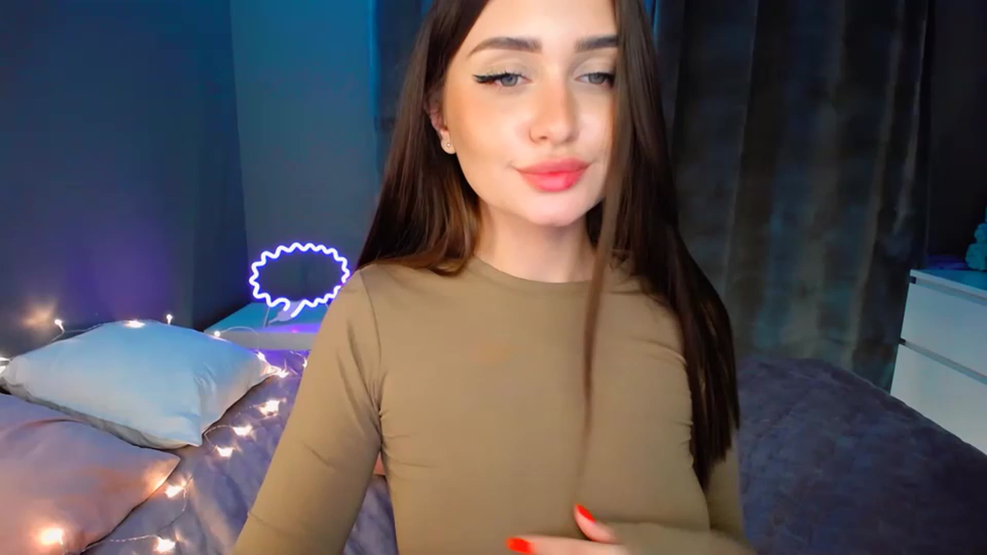 Gallery image thumbnail from DollGlamourr's myfreecams stream on, 12/06/2022, 18:34 image 12 of 20
