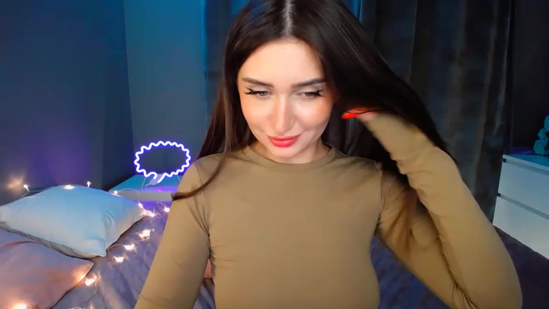 Gallery image thumbnail from DollGlamourr's myfreecams stream on, 12/06/2022, 18:34 image 19 of 20