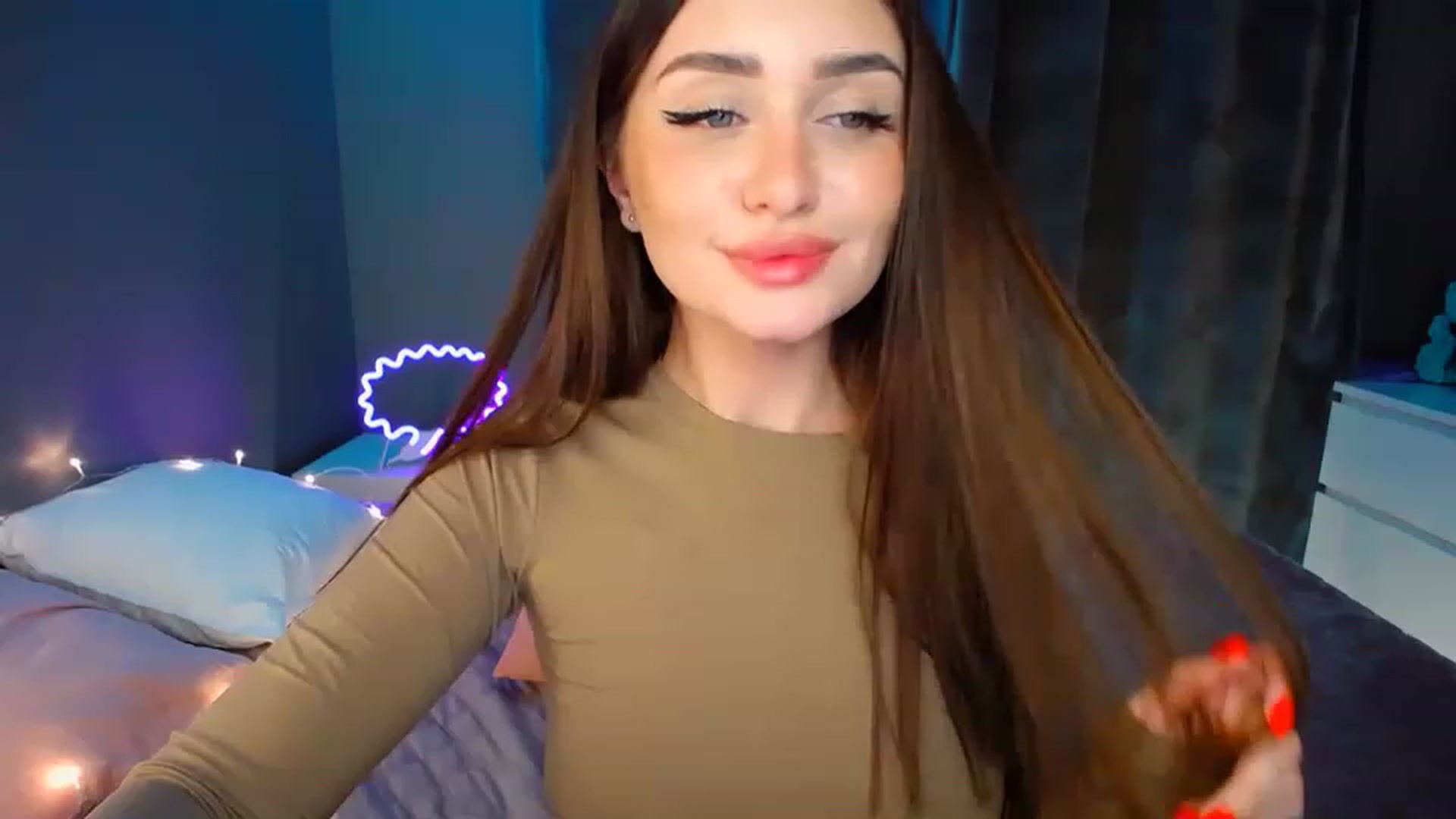 Gallery image thumbnail from DollGlamourr's myfreecams stream on, 12/06/2022, 18:34 image 2 of 20