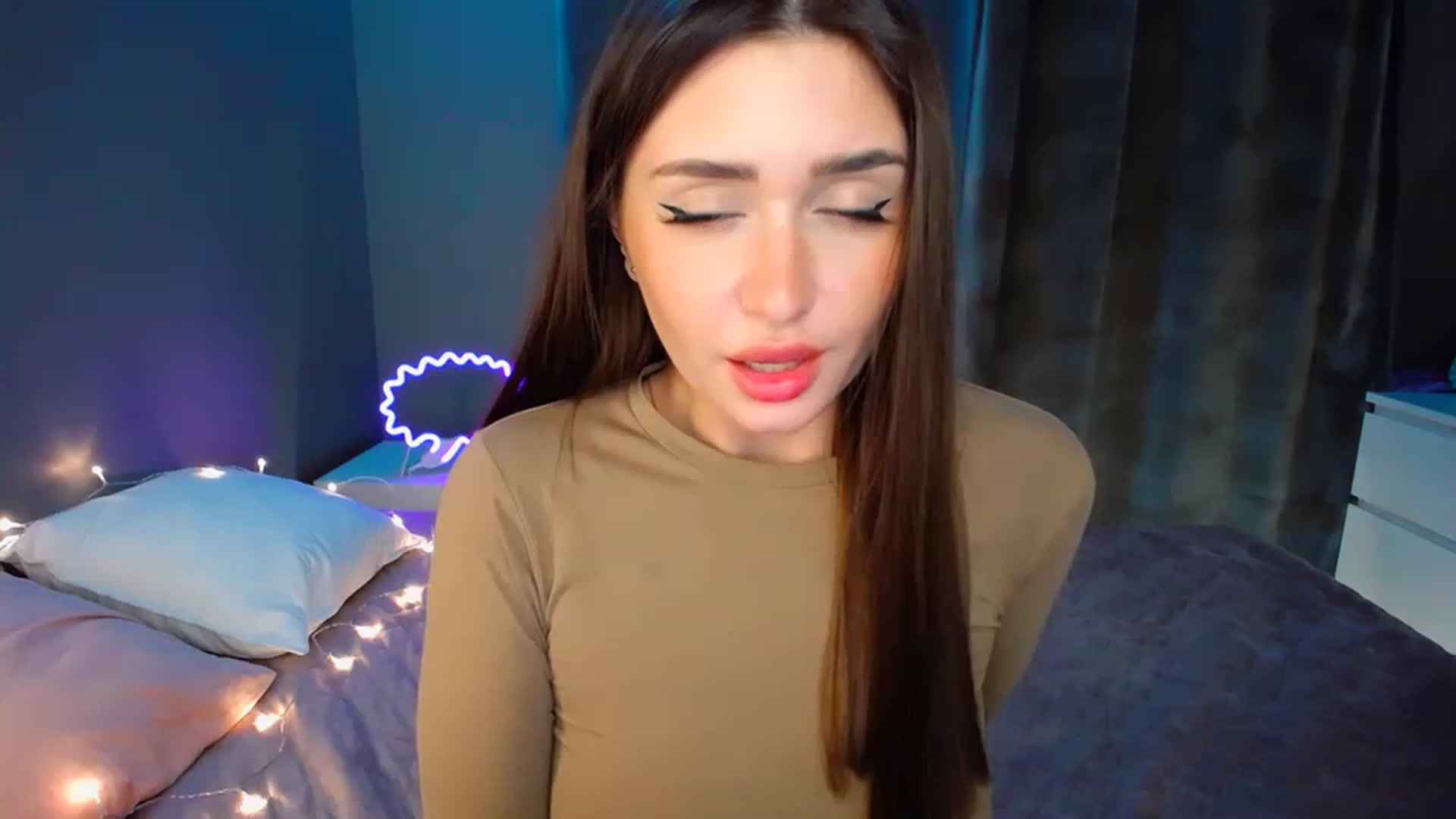 Gallery image thumbnail from DollGlamourr's myfreecams stream on, 12/06/2022, 18:34 image 16 of 20