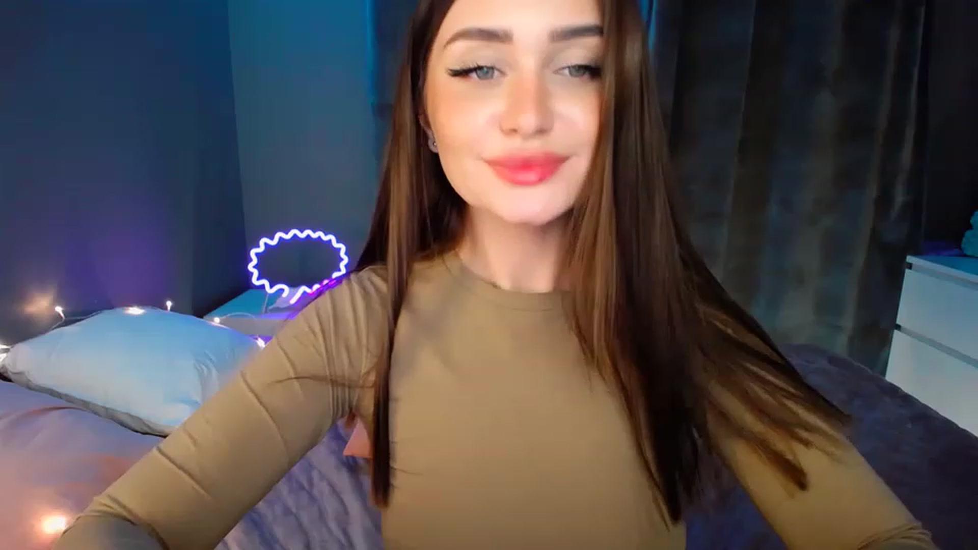 Gallery image thumbnail from DollGlamourr's myfreecams stream on, 12/06/2022, 18:34 image 8 of 20