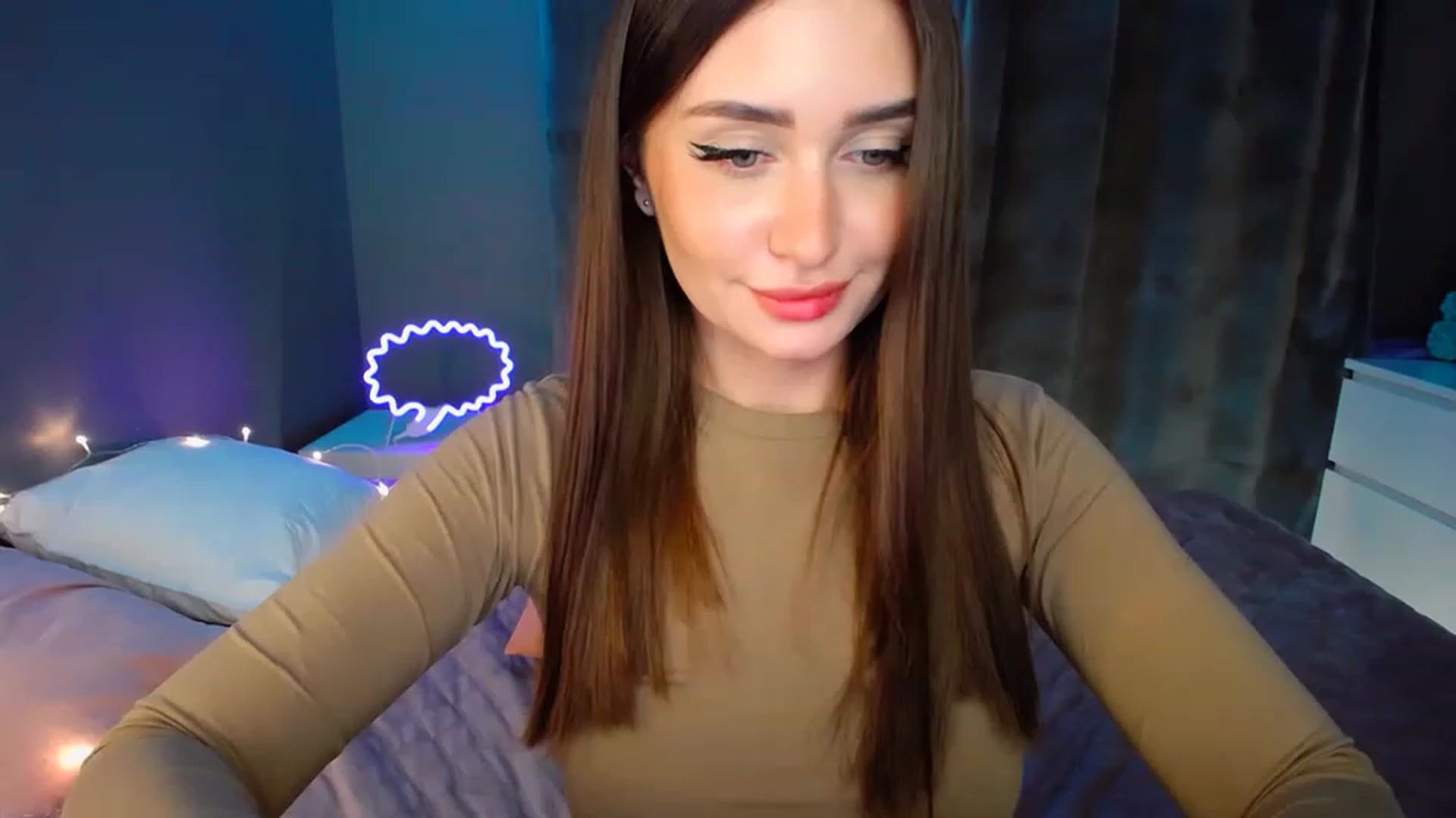 Gallery image thumbnail from DollGlamourr's myfreecams stream on, 12/06/2022, 18:34 image 4 of 20