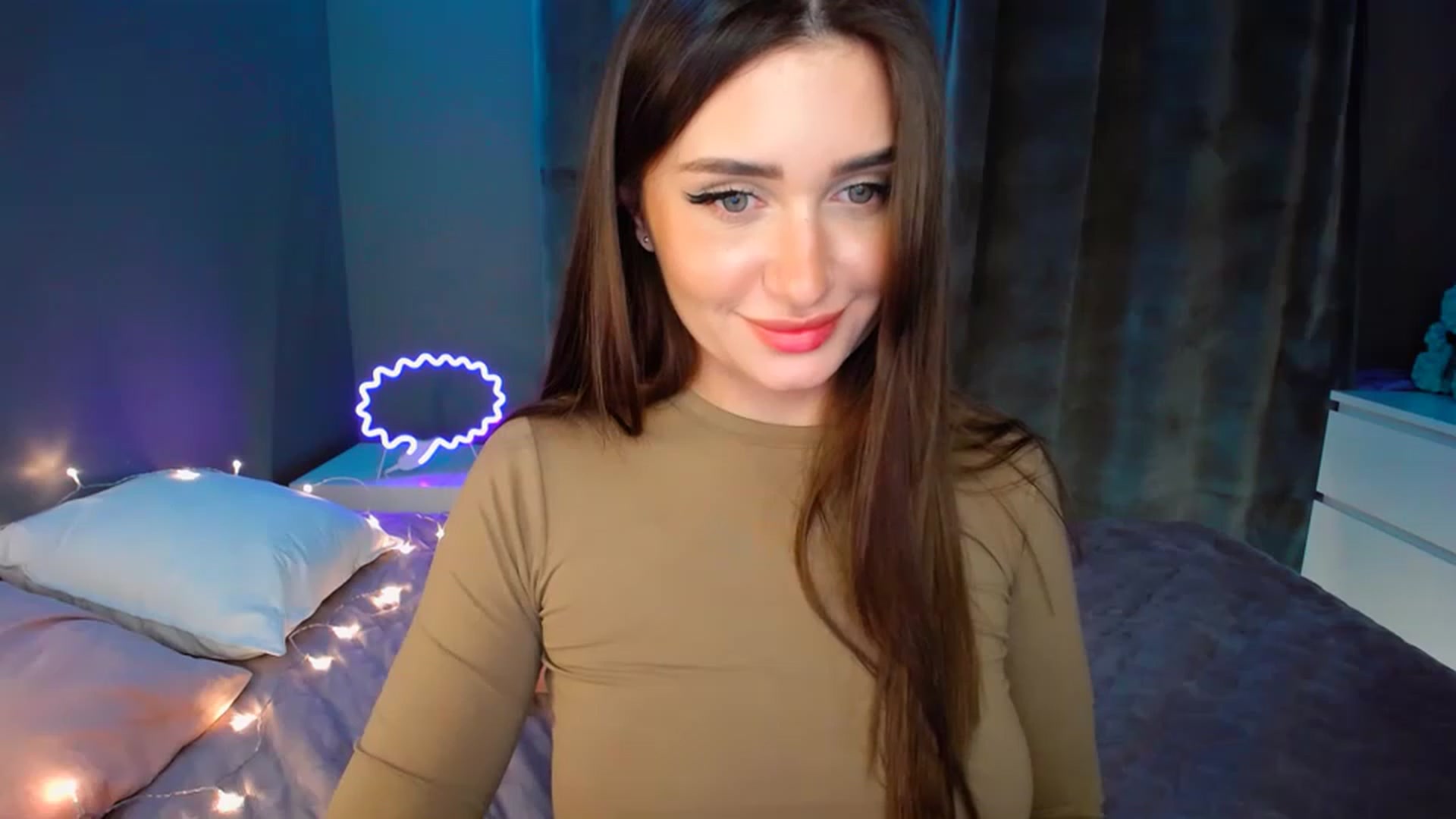 Gallery image thumbnail from DollGlamourr's myfreecams stream on, 12/06/2022, 18:34 image 3 of 20