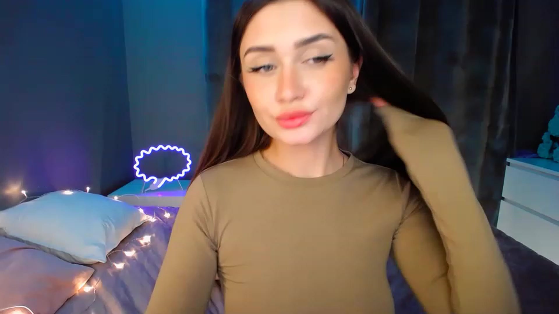 Gallery image thumbnail from DollGlamourr's myfreecams stream on, 12/06/2022, 19:08 image 13 of 20