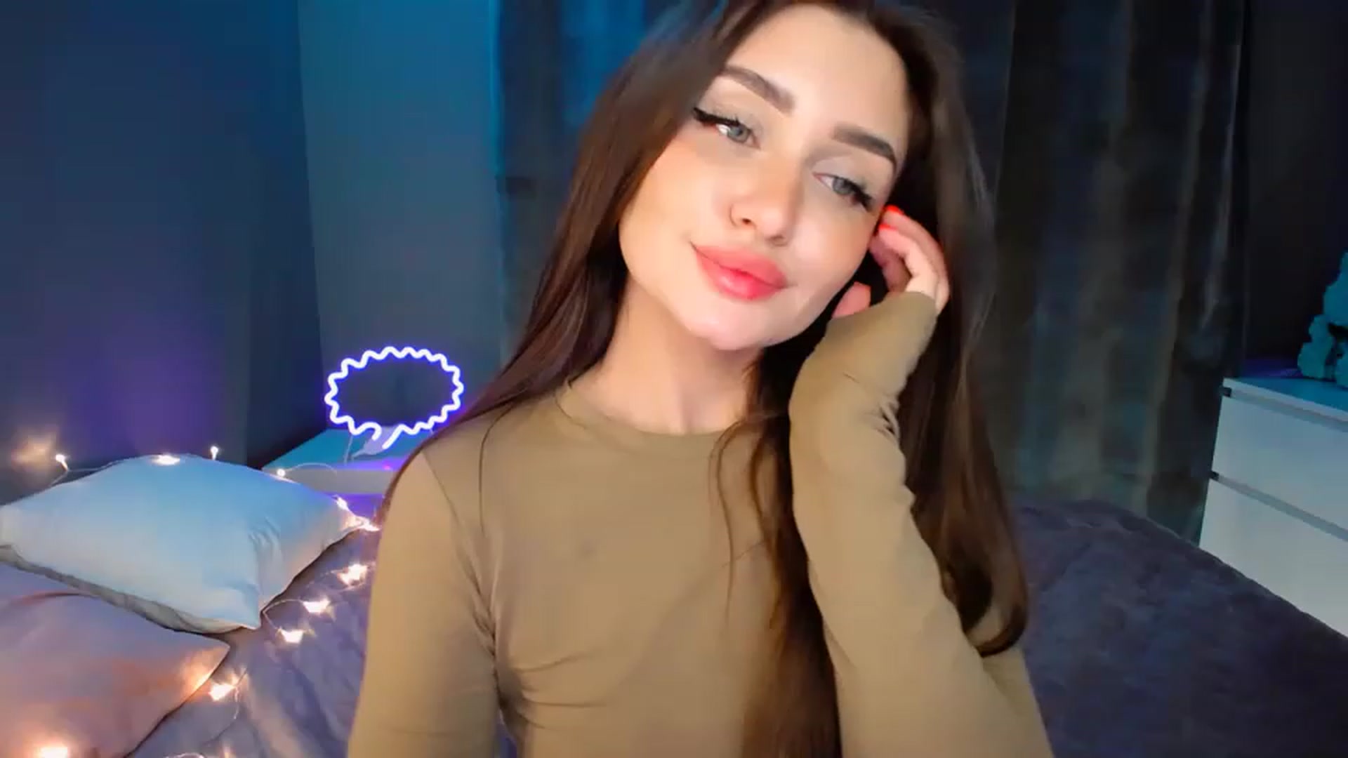 Gallery image thumbnail from DollGlamourr's myfreecams stream on, 12/06/2022, 19:08 image 3 of 20