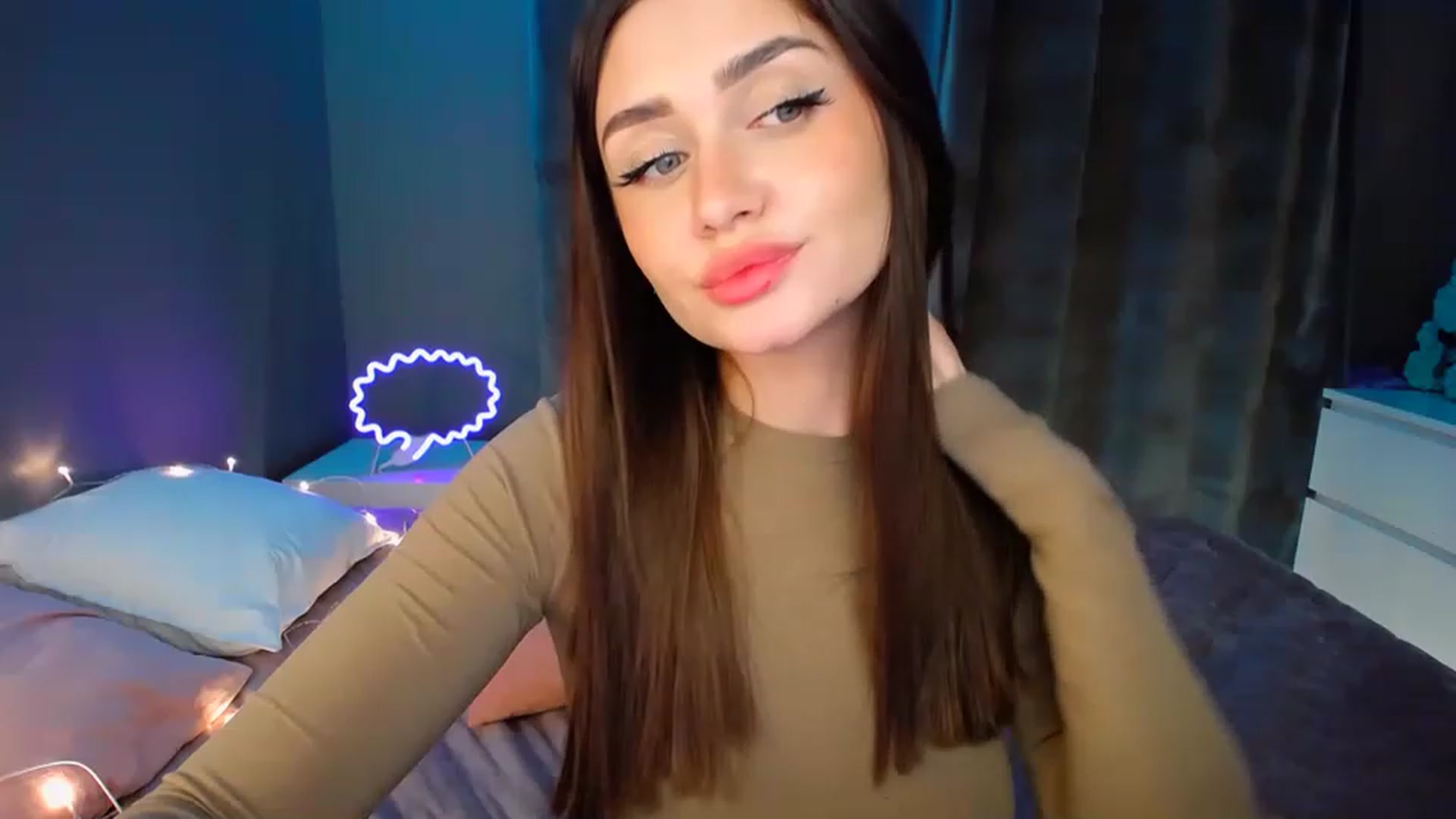 Gallery image thumbnail from DollGlamourr's myfreecams stream on, 12/06/2022, 19:08 image 20 of 20