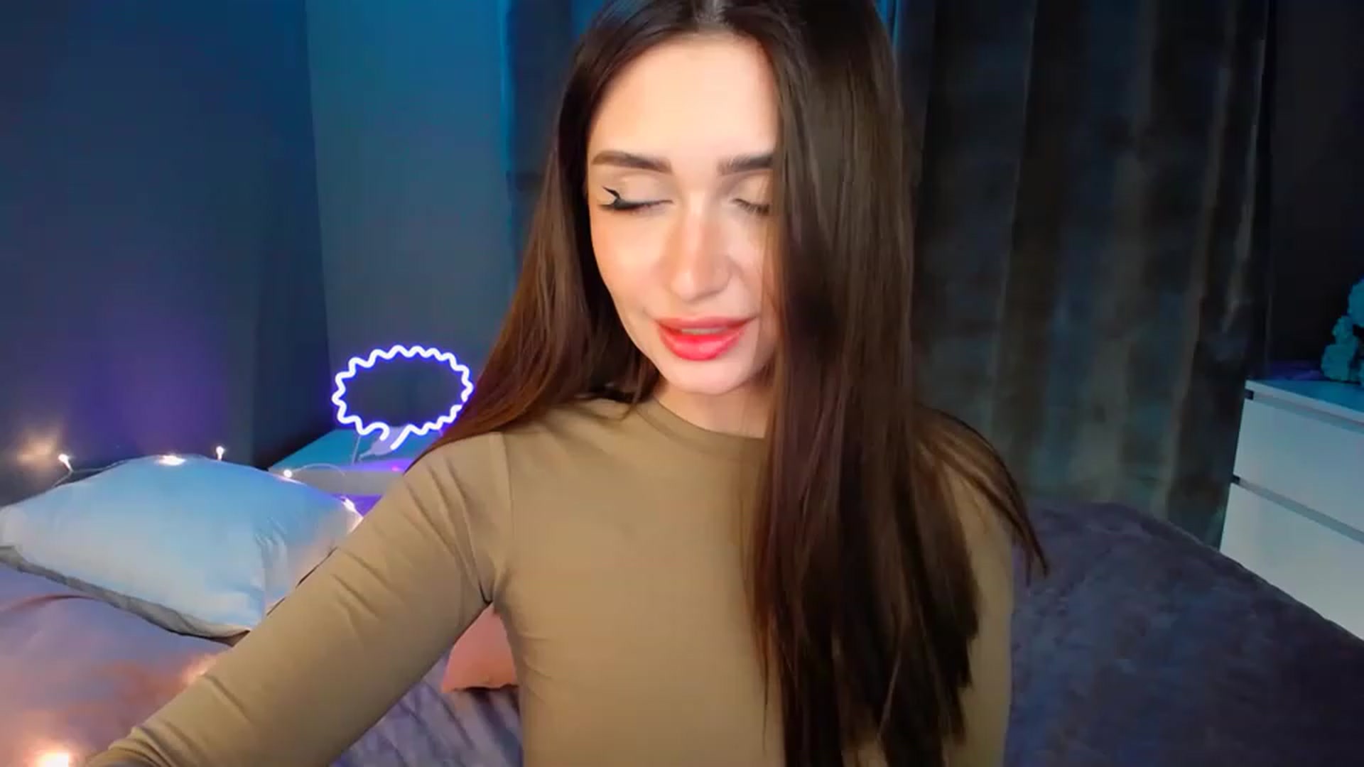 Gallery image thumbnail from DollGlamourr's myfreecams stream on, 12/06/2022, 19:08 image 6 of 20