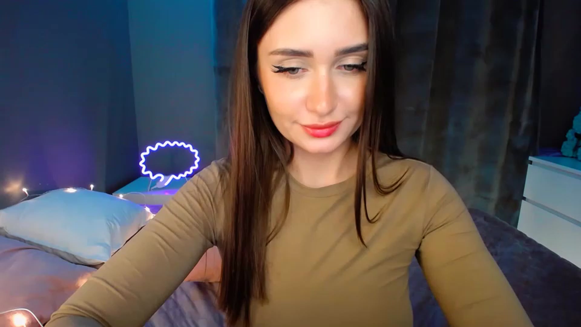 Gallery image thumbnail from DollGlamourr's myfreecams stream on, 12/06/2022, 19:08 image 12 of 20