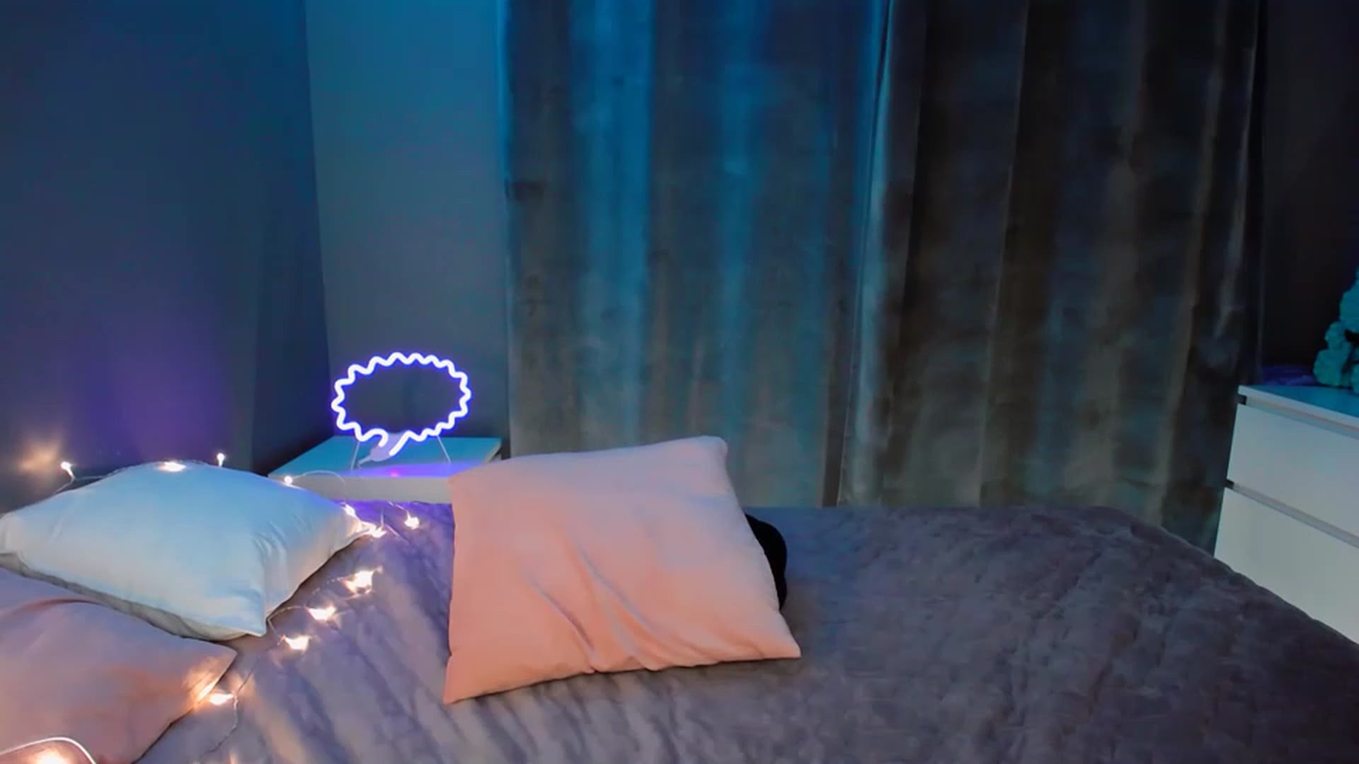 Gallery image thumbnail from DollGlamourr's myfreecams stream on, 12/06/2022, 19:08 image 16 of 20