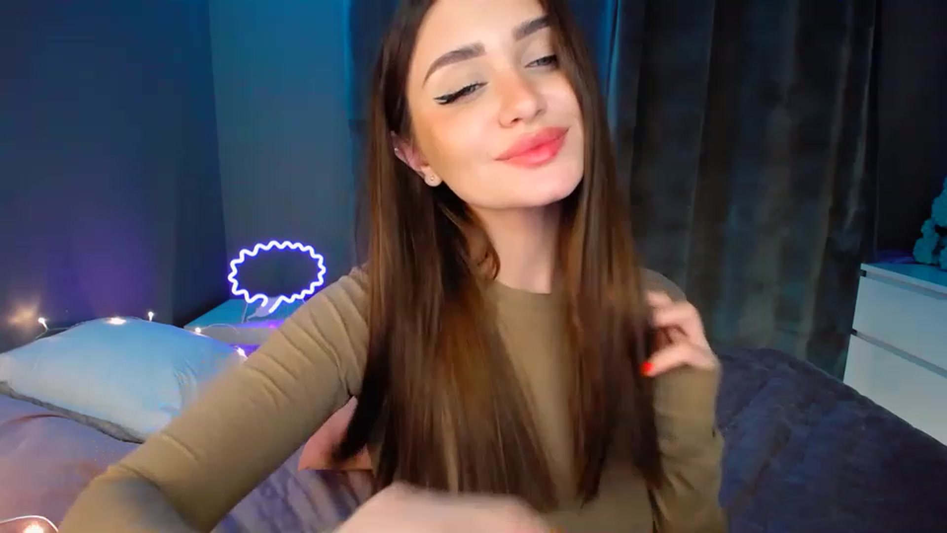 Gallery image thumbnail from DollGlamourr's myfreecams stream on, 12/06/2022, 19:08 image 11 of 20
