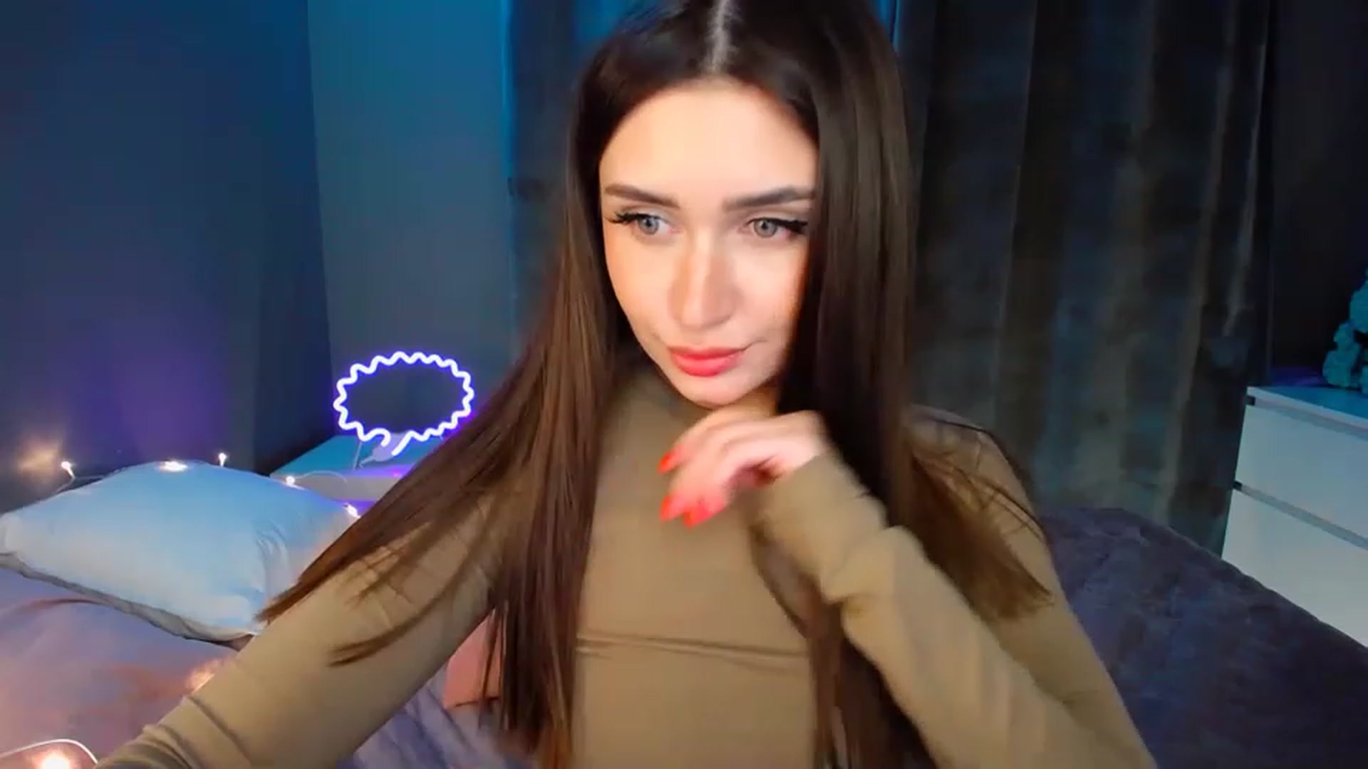 Gallery image thumbnail from DollGlamourr's myfreecams stream on, 12/06/2022, 19:08 image 17 of 20