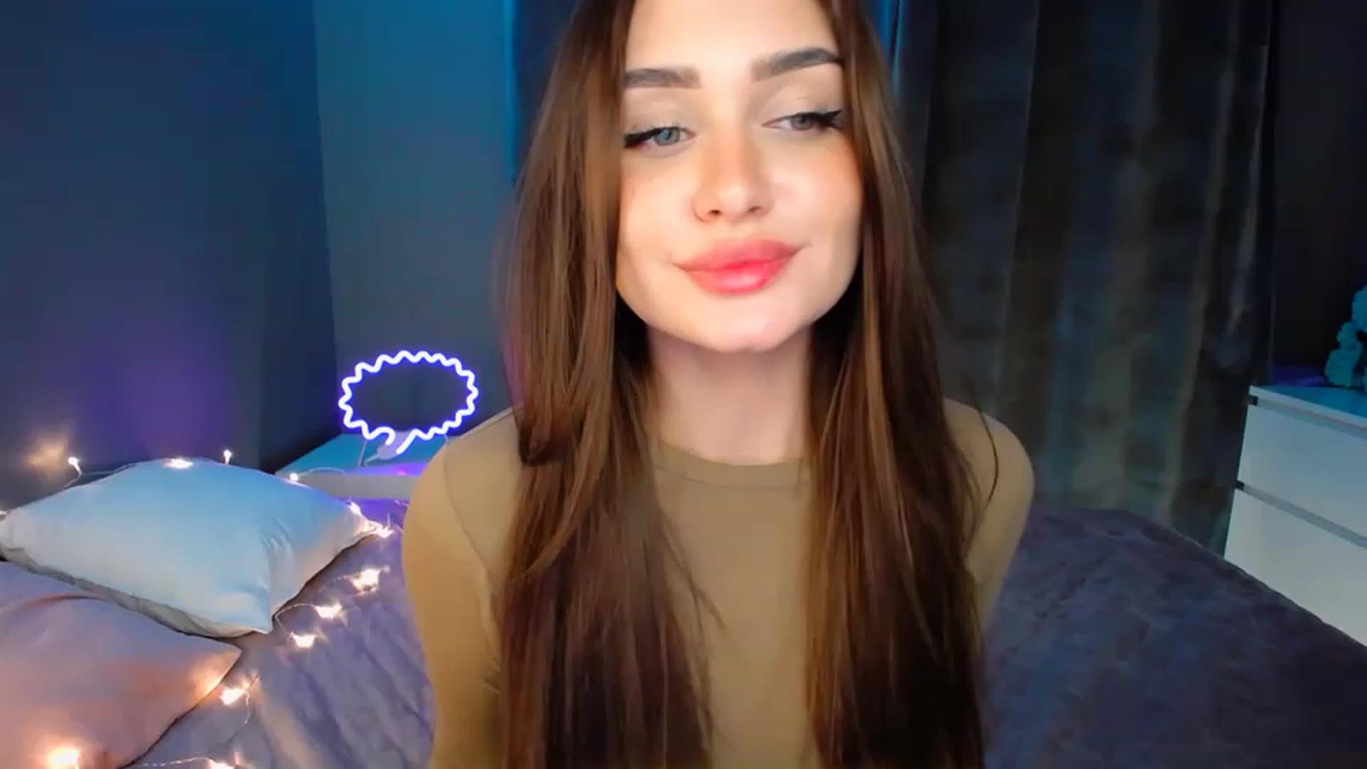 Gallery image thumbnail from DollGlamourr's myfreecams stream on, 12/06/2022, 19:08 image 1 of 20