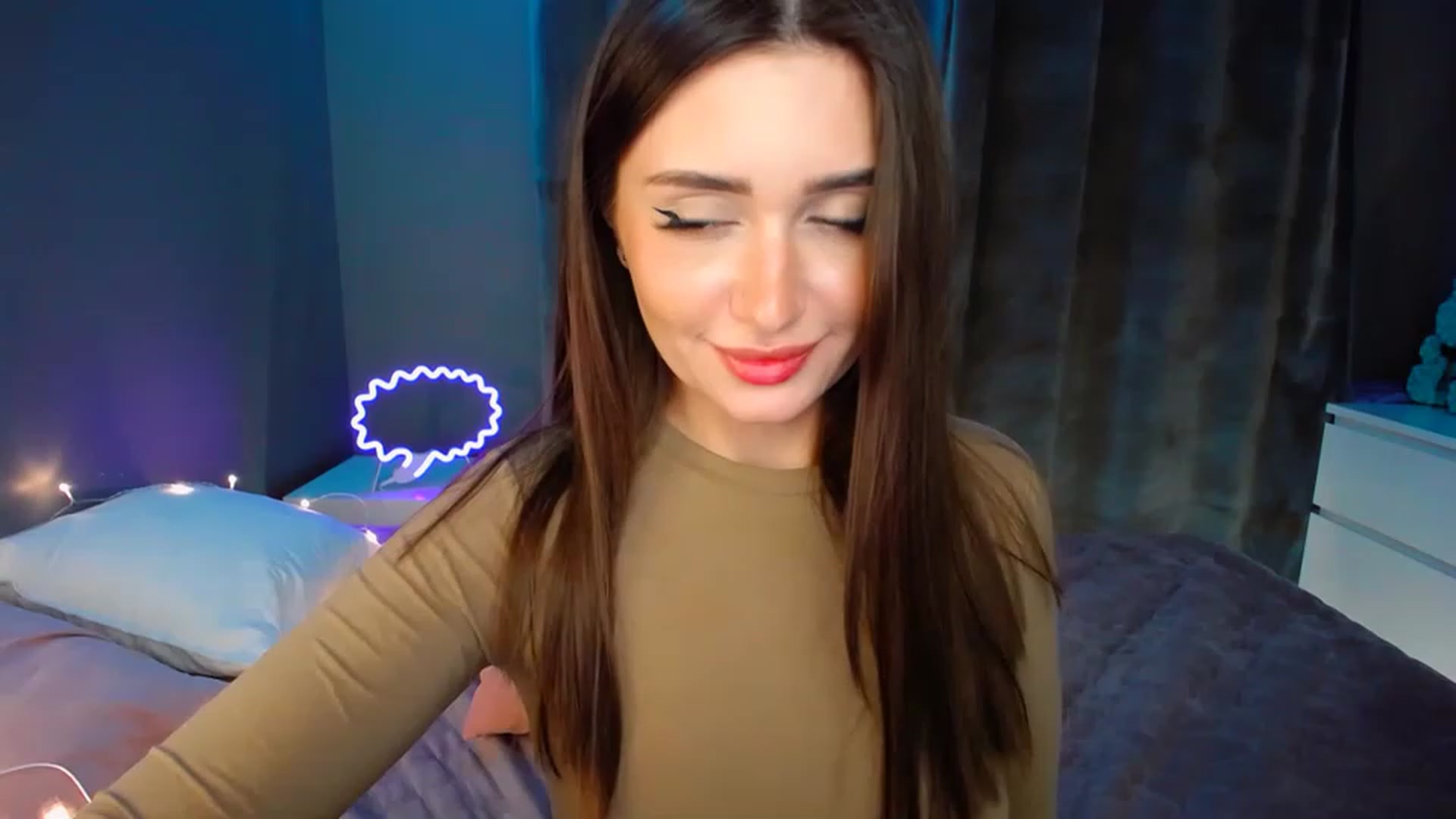 Gallery image thumbnail from DollGlamourr's myfreecams stream on, 12/06/2022, 19:08 image 7 of 20