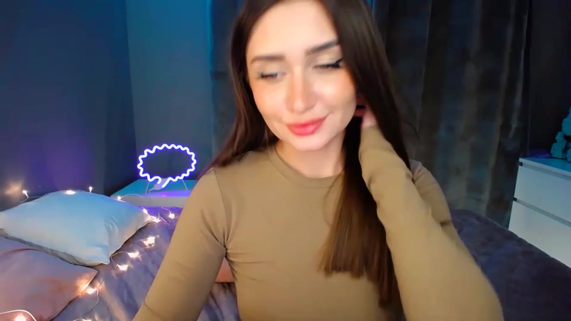 Gallery image thumbnail from DollGlamourr's myfreecams stream on, 12/06/2022, 19:08 image 10 of 20