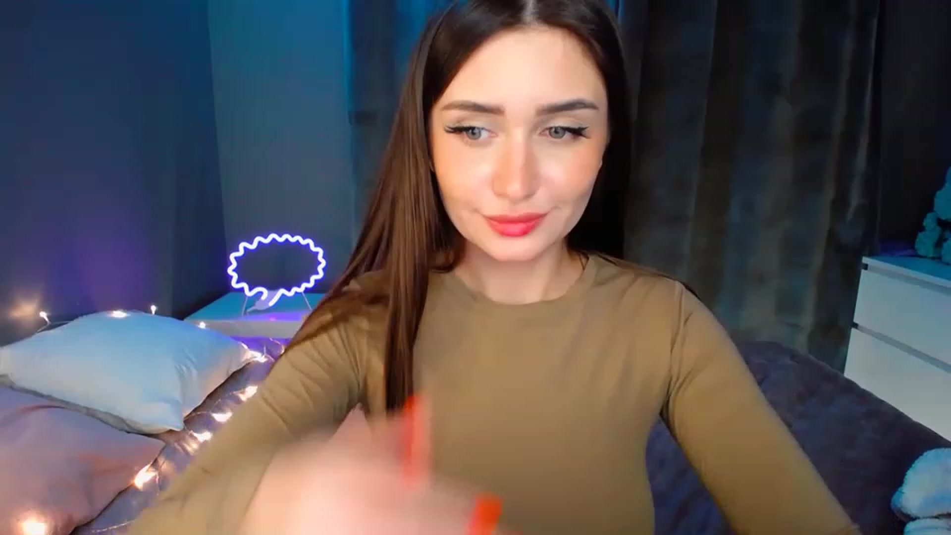 Gallery image thumbnail from DollGlamourr's myfreecams stream on, 12/06/2022, 19:48 image 19 of 20