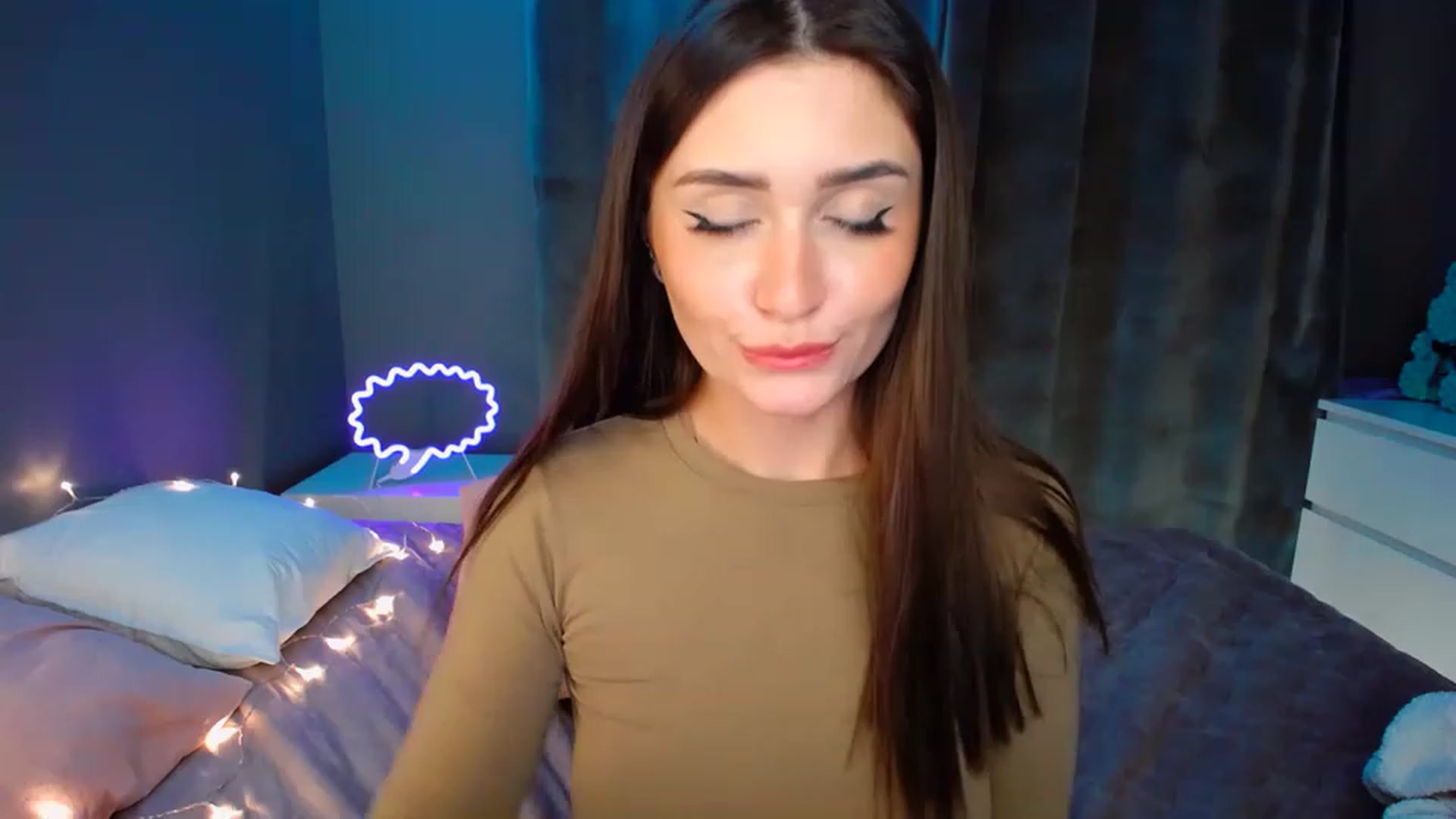 Gallery image thumbnail from DollGlamourr's myfreecams stream on, 12/06/2022, 19:48 image 18 of 20