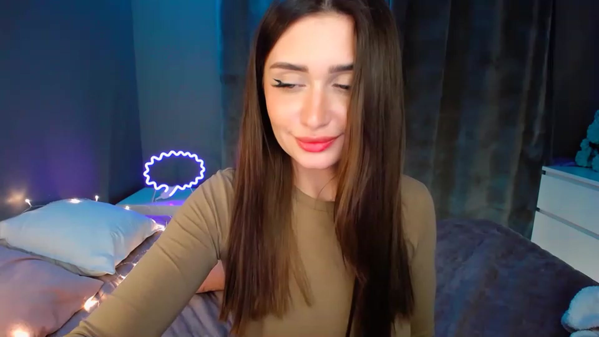 Gallery image thumbnail from DollGlamourr's myfreecams stream on, 12/06/2022, 19:48 image 8 of 20