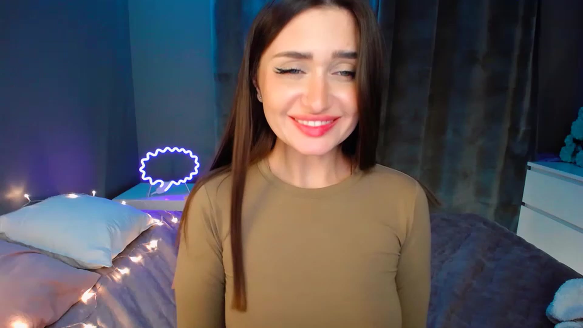 Gallery image thumbnail from DollGlamourr's myfreecams stream on, 12/06/2022, 19:48 image 10 of 20