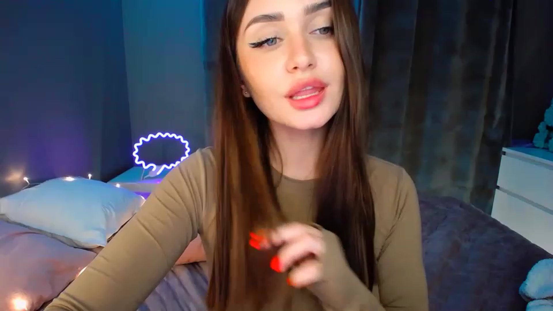 Gallery image thumbnail from DollGlamourr's myfreecams stream on, 12/06/2022, 19:48 image 4 of 20