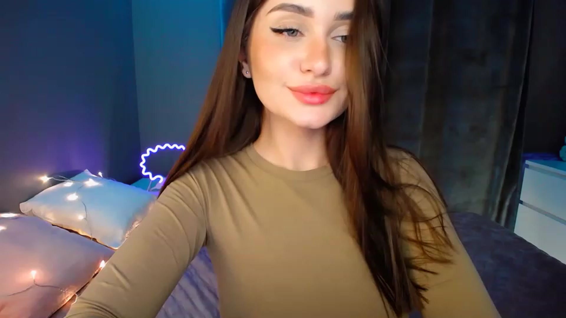 Gallery image thumbnail from DollGlamourr's myfreecams stream on, 12/08/2022, 19:23 image 3 of 20