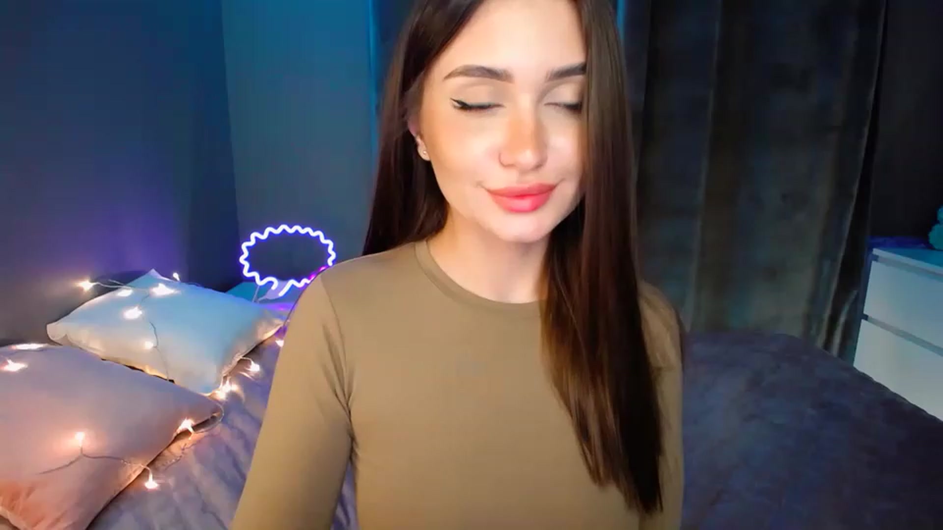 Gallery image thumbnail from DollGlamourr's myfreecams stream on, 12/08/2022, 19:23 image 14 of 20