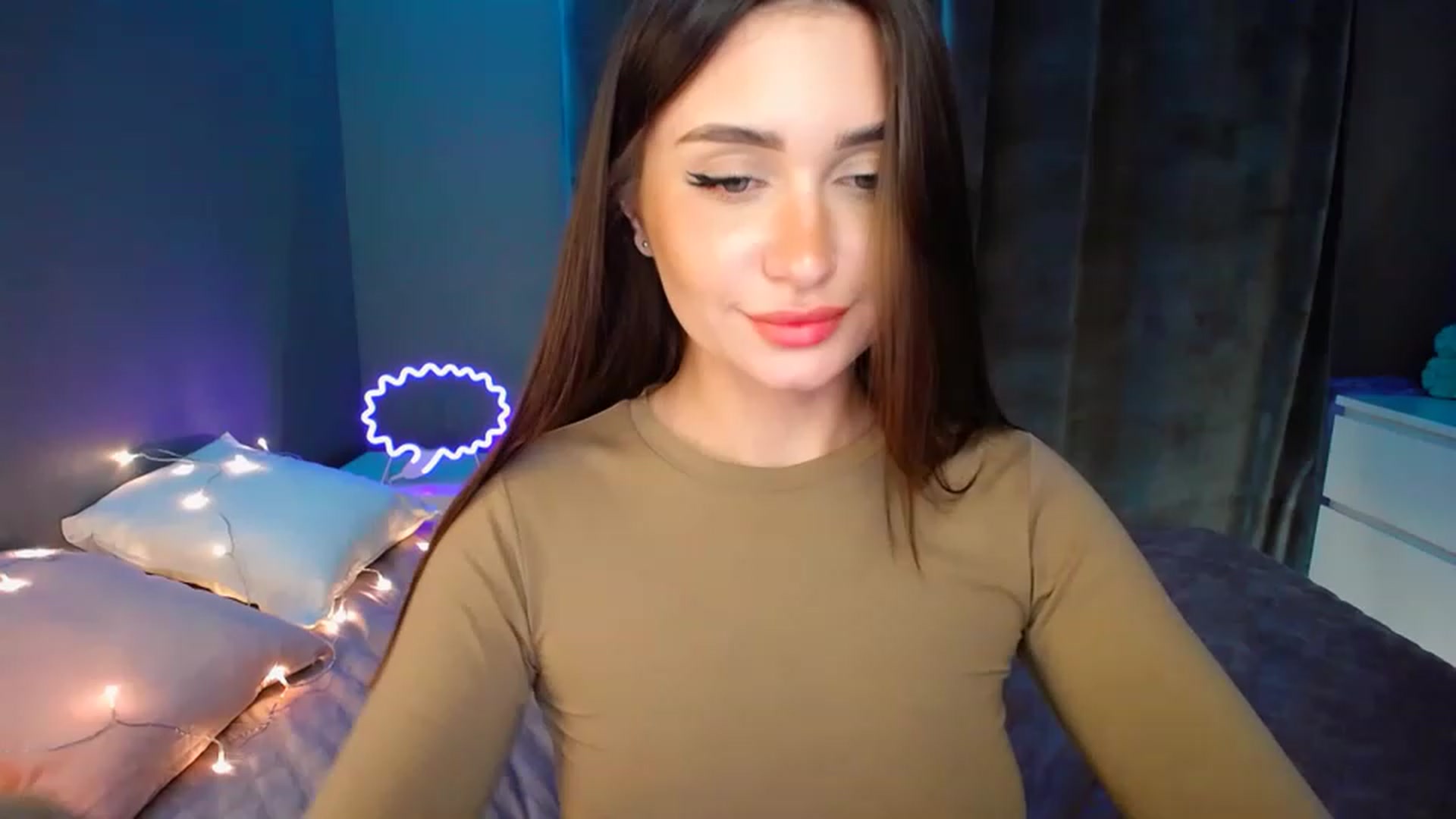 Gallery image thumbnail from DollGlamourr's myfreecams stream on, 12/08/2022, 19:23 image 12 of 20