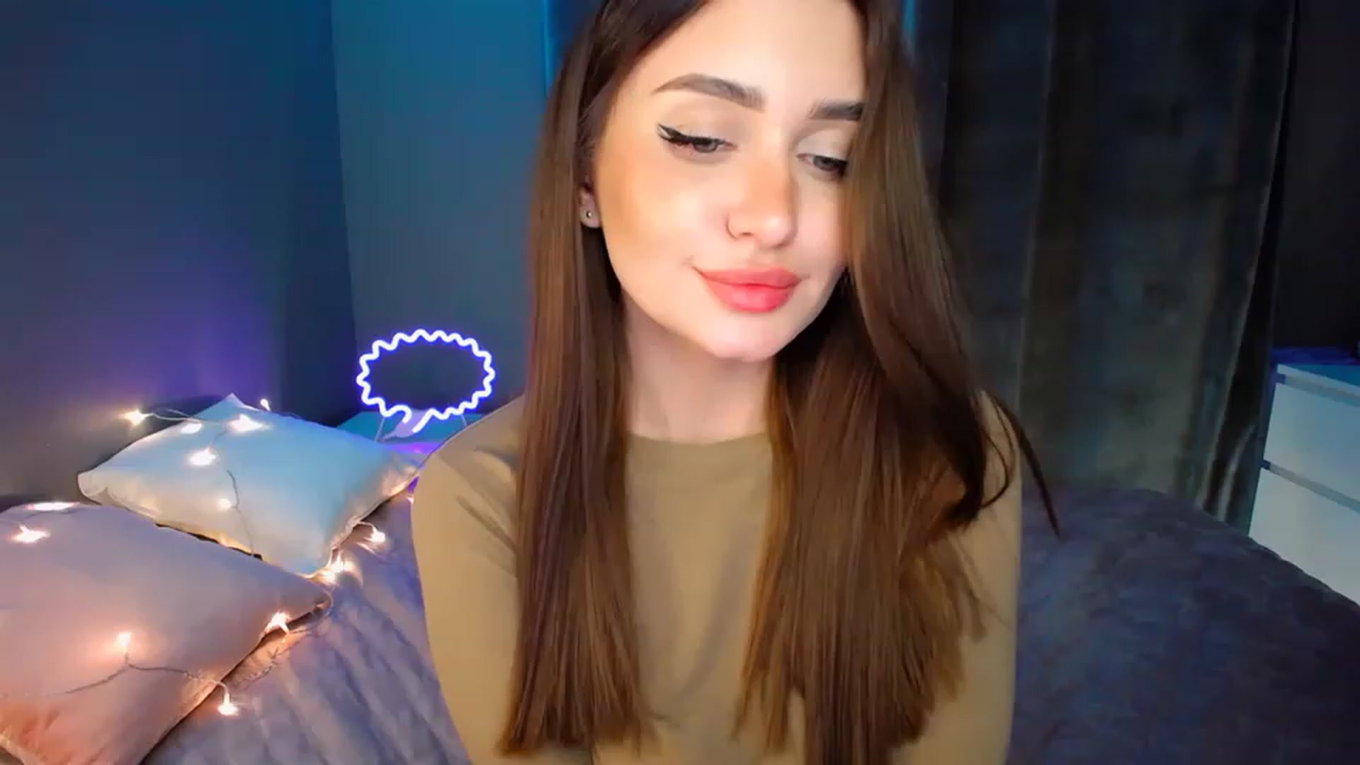Gallery image thumbnail from DollGlamourr's myfreecams stream on, 12/08/2022, 19:23 image 18 of 20