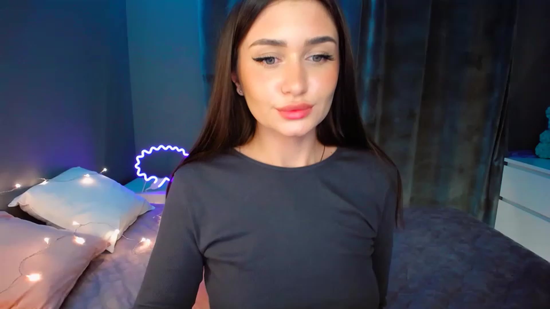 Gallery image thumbnail from DollGlamourr's myfreecams stream on, 12/09/2022, 16:17 image 3 of 20
