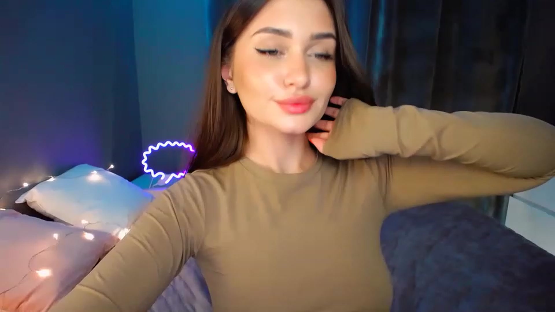 Gallery image thumbnail from DollGlamourr's myfreecams stream on, 12/09/2022, 16:17 image 15 of 20