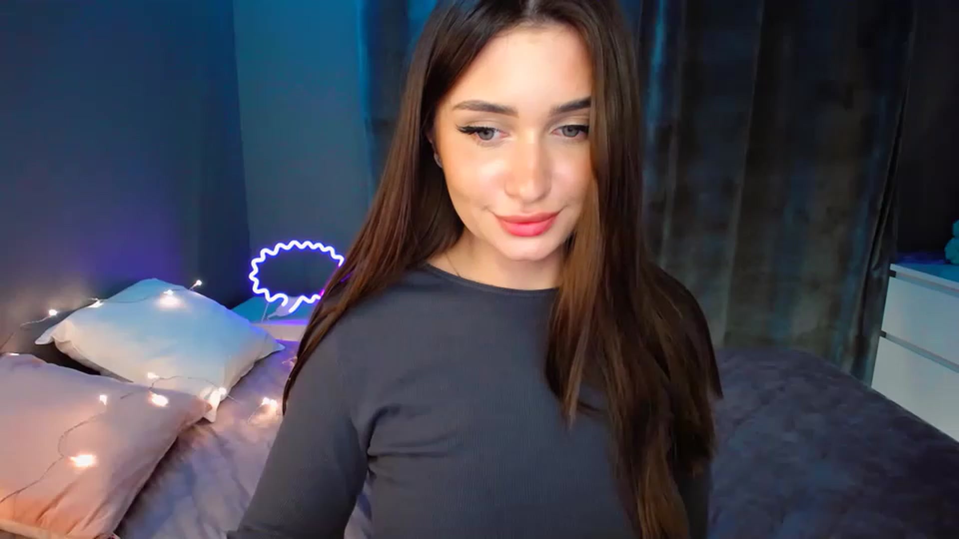Gallery image thumbnail from DollGlamourr's myfreecams stream on, 12/09/2022, 16:17 image 8 of 20